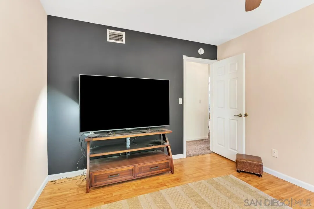 https://cdn.realtyfeed.com/cdn/127/250031804/048fd8d270901e522c3617b21df3f1f8.webp