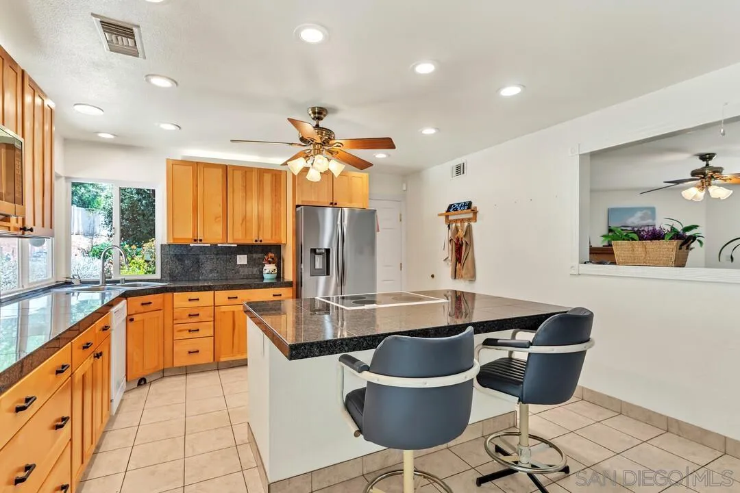 https://cdn.realtyfeed.com/cdn/127/250031804/1c34cb1e653f800af8f0228b212bec39.webp