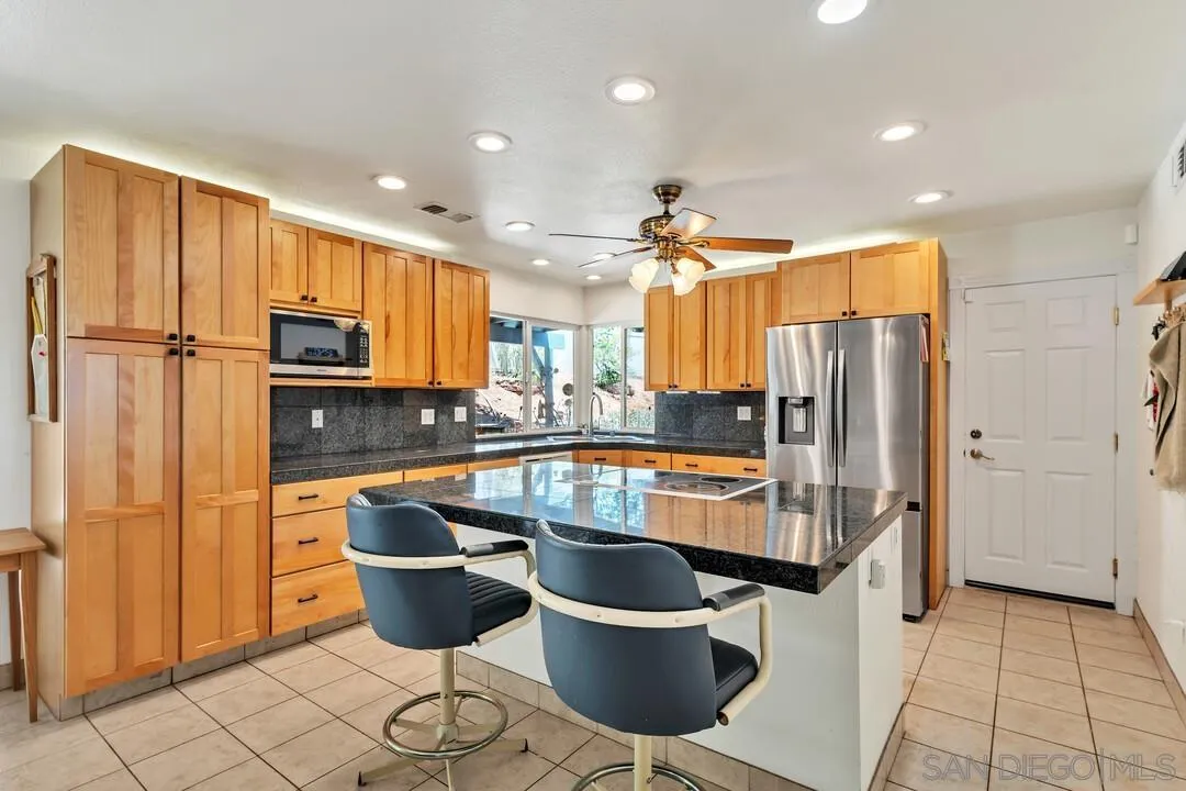 https://cdn.realtyfeed.com/cdn/127/250031804/8caa0b5658dd7105987e95dafa23fadb.webp