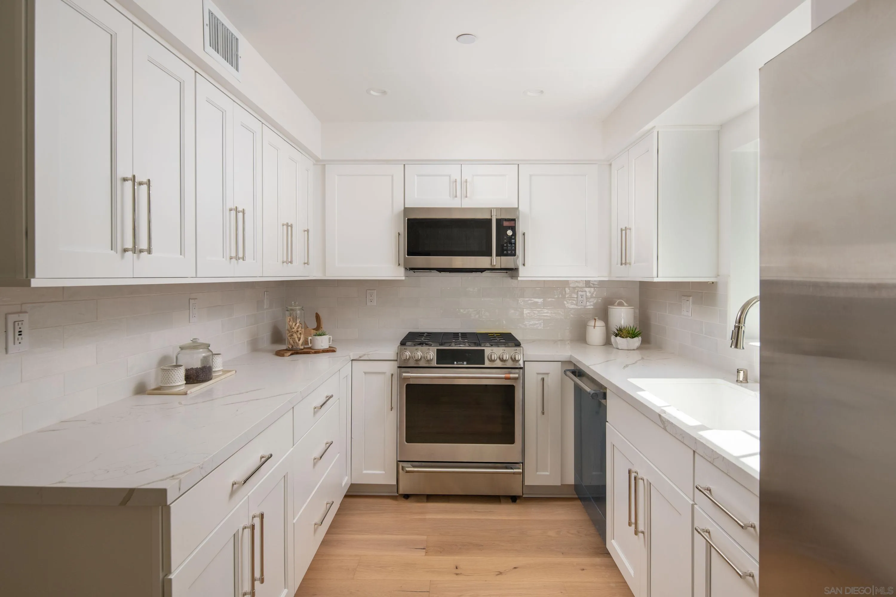 Photo #3: 250031814 Listing 