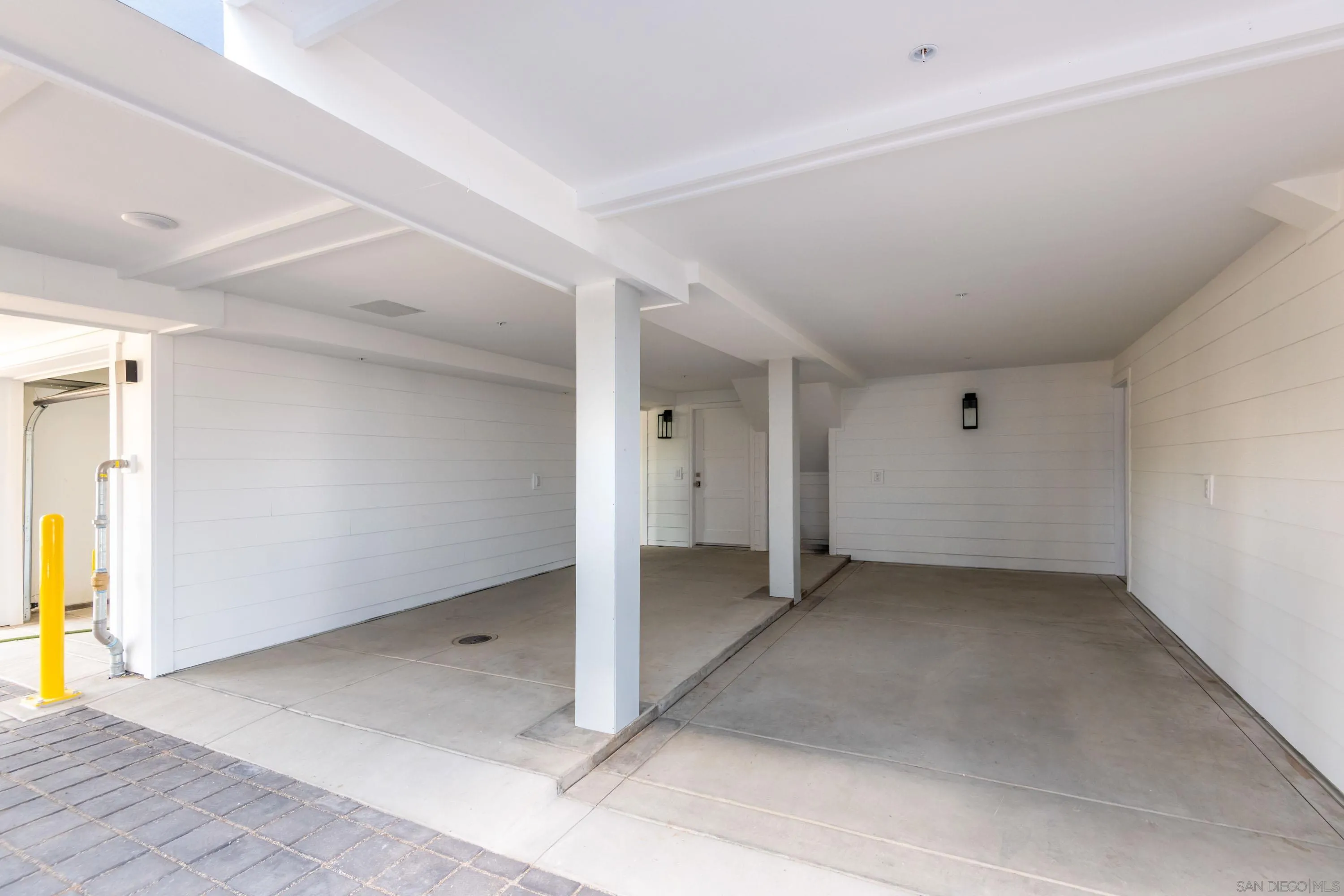 https://cdn.realtyfeed.com/cdn/127/250031815/06d11056499d6a49dae93e90fdf399a5.webp