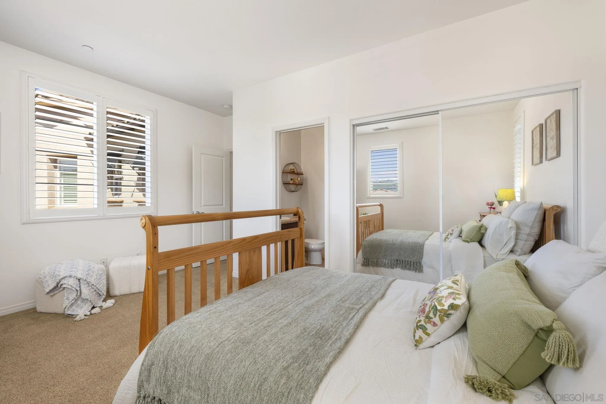 https://cdn.realtyfeed.com/cdn/127/250031872/089466bd9a5e875db51a59bf9ef9b3ce.webp