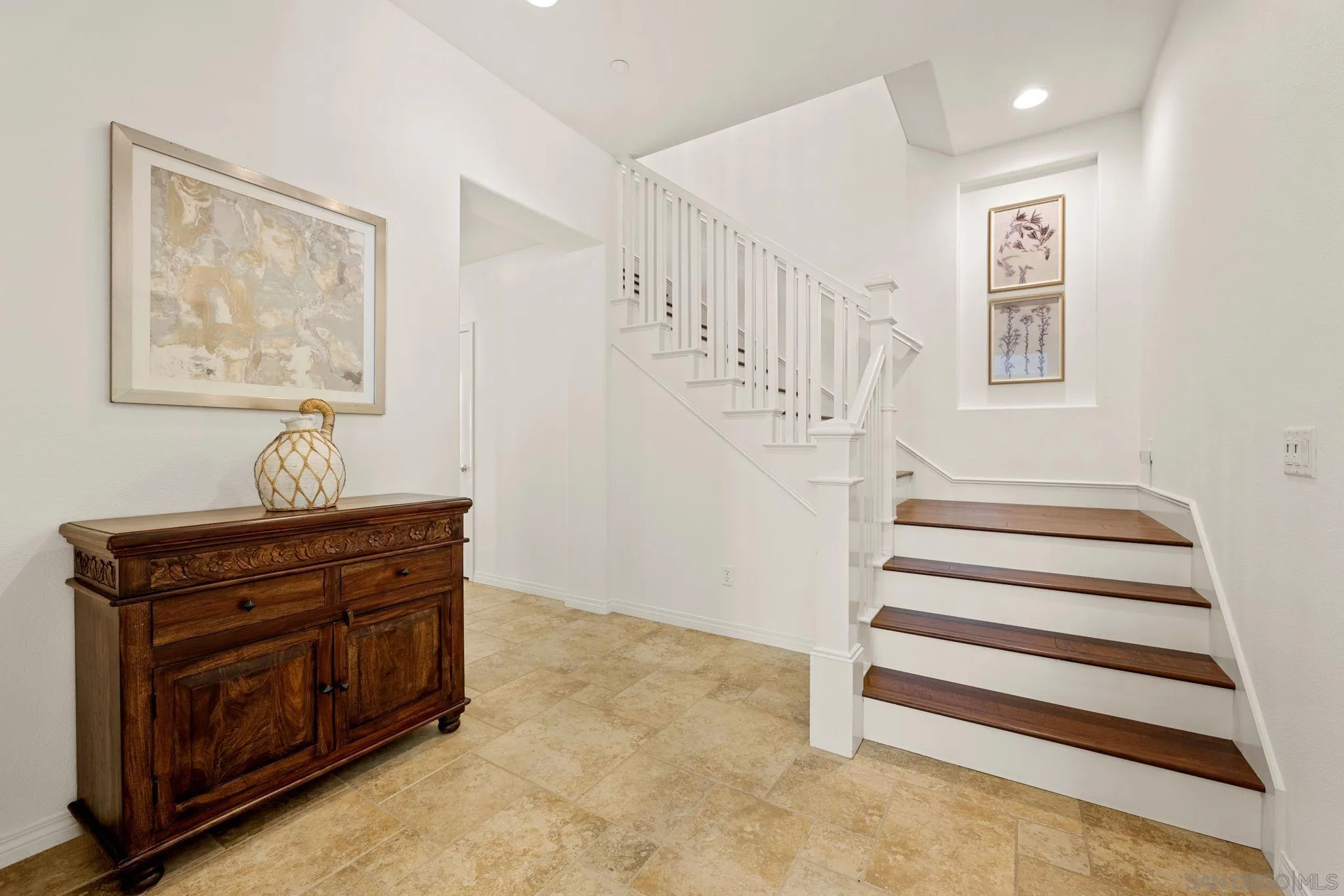 https://cdn.realtyfeed.com/cdn/127/250031872/0e4508b8353400170ff97075ea081932.webp