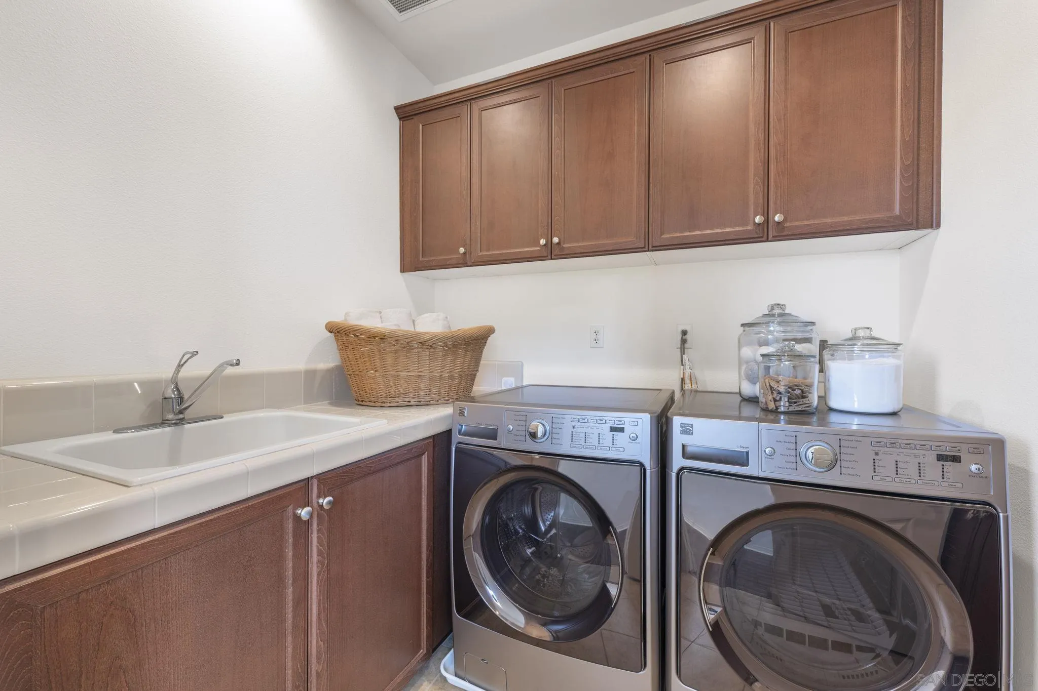 https://cdn.realtyfeed.com/cdn/127/250031872/21823b7bcd14cedce619438241b33258.webp