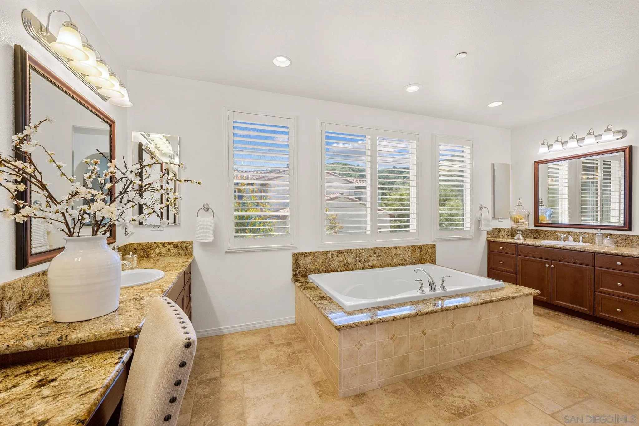 https://cdn.realtyfeed.com/cdn/127/250031872/24cb6404fcb0a32bc4c08e6069f19309.webp