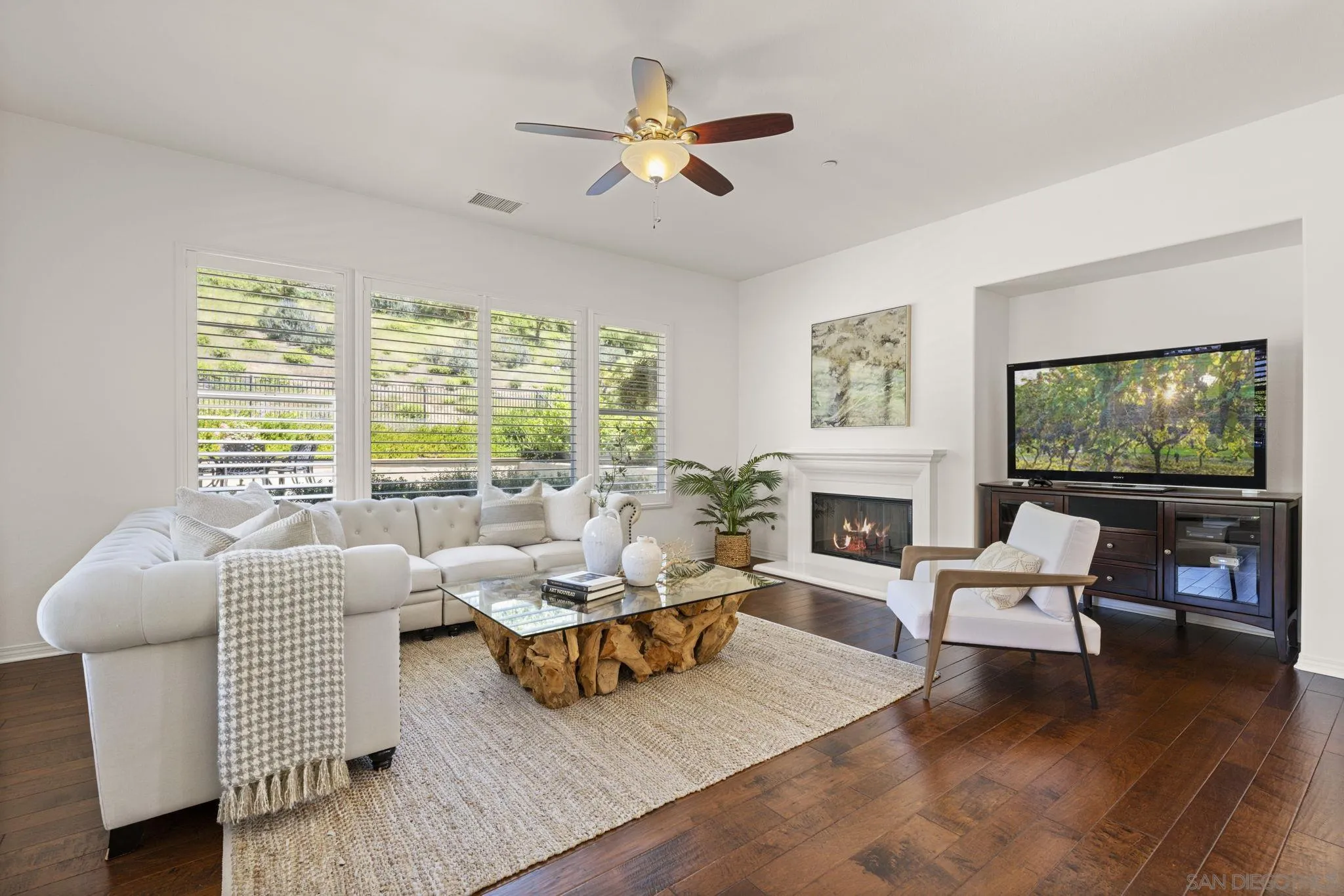 https://cdn.realtyfeed.com/cdn/127/250031872/430d46847596d422eac97987275773d2.webp