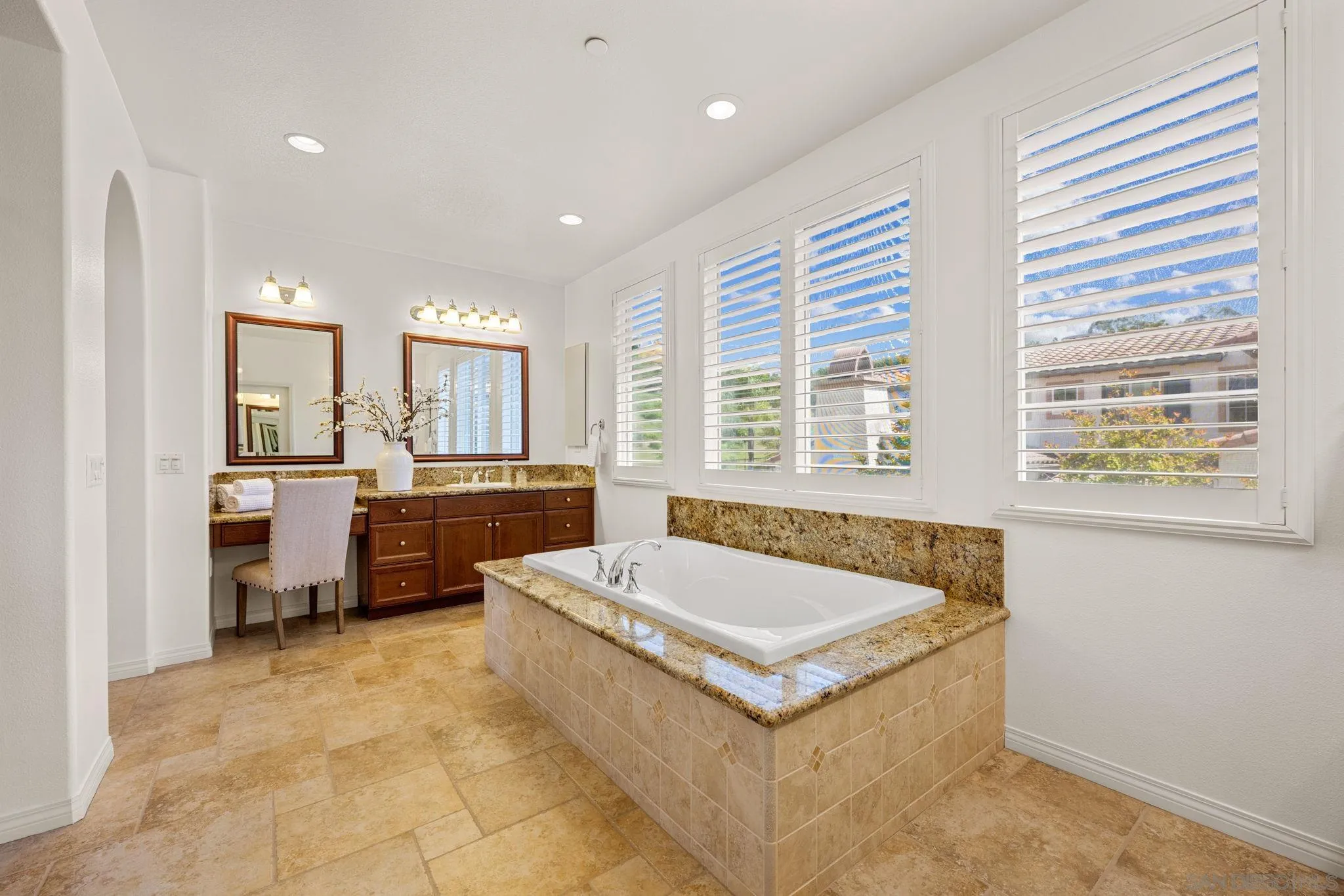 https://cdn.realtyfeed.com/cdn/127/250031872/44d0da8d12cc36bdf65ee62130e6829e.webp
