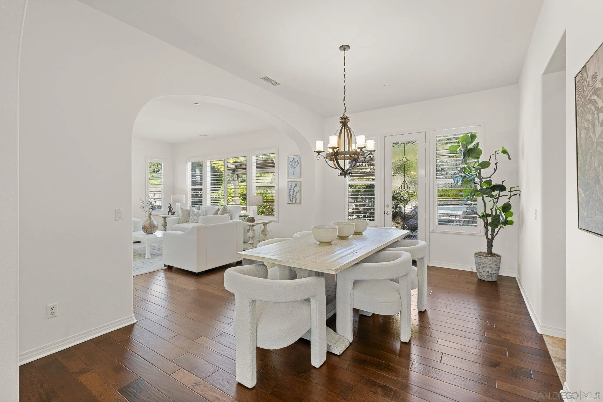 https://cdn.realtyfeed.com/cdn/127/250031872/5d054d80ab73bc198c6229b0d5c3c2b1.webp