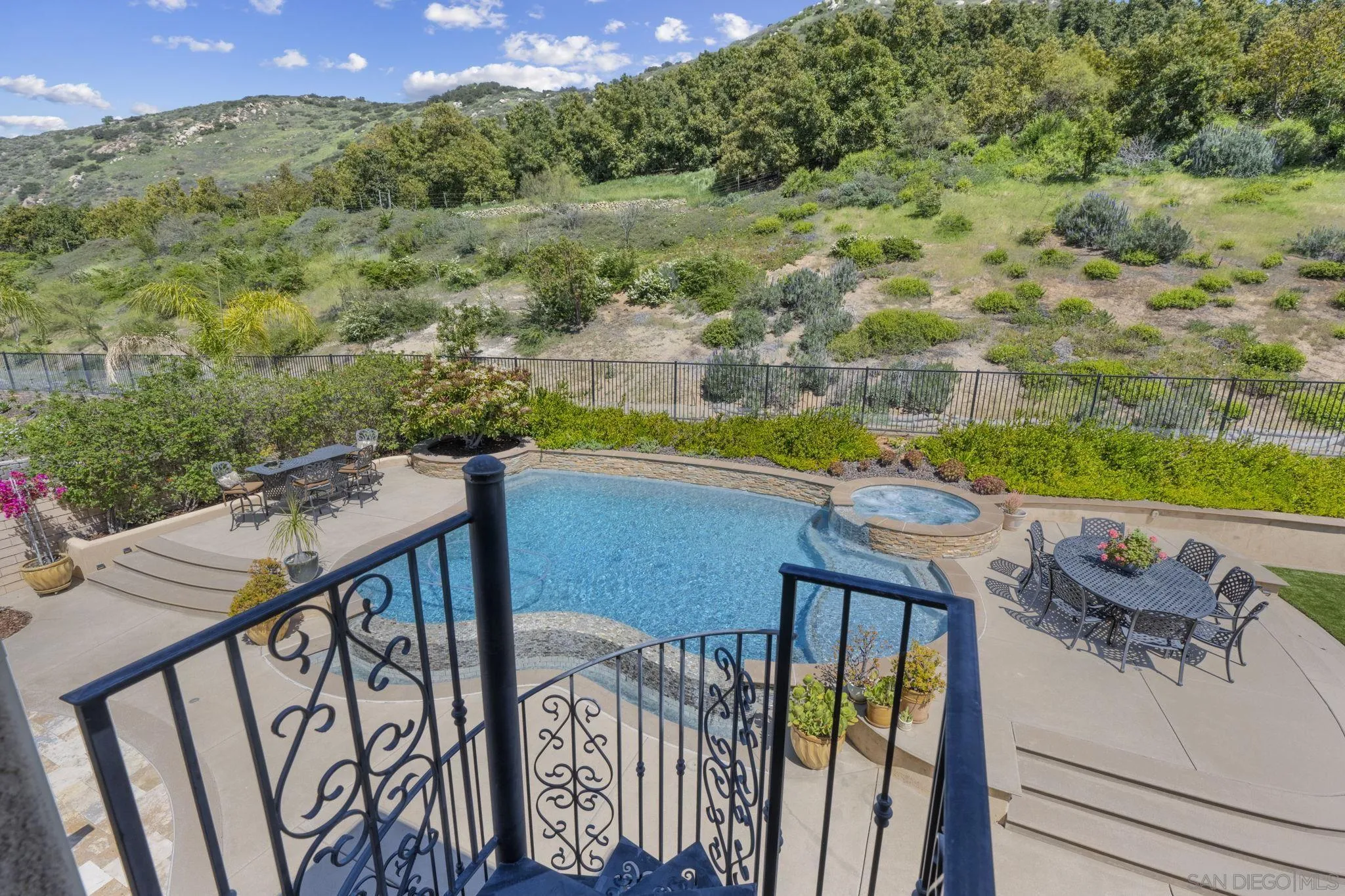 https://cdn.realtyfeed.com/cdn/127/250031872/62e7ac3a55c17f231083487b7a62b5b9.webp