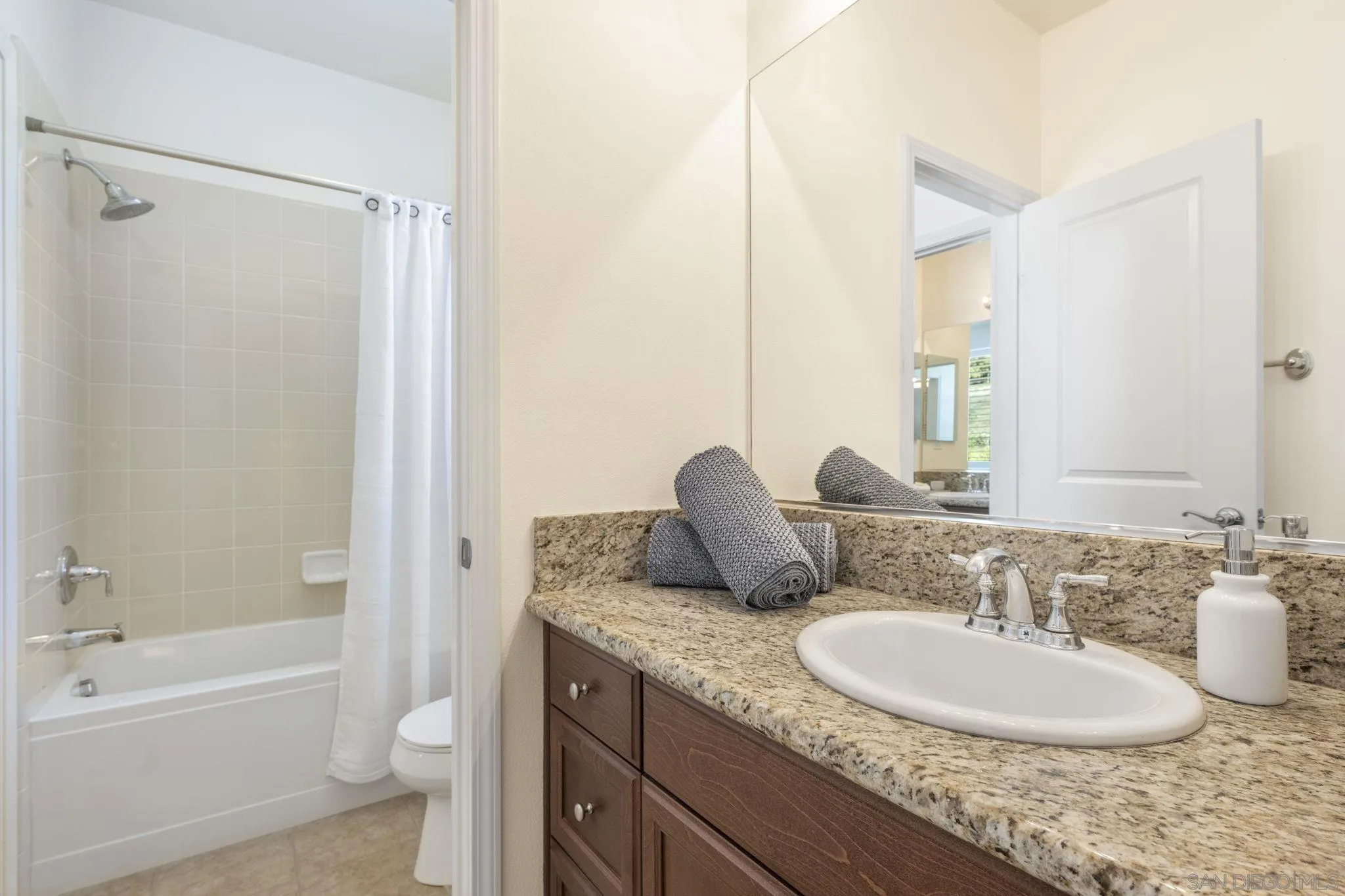 https://cdn.realtyfeed.com/cdn/127/250031872/67e3be7724f98efd716ff63e719e0b27.webp