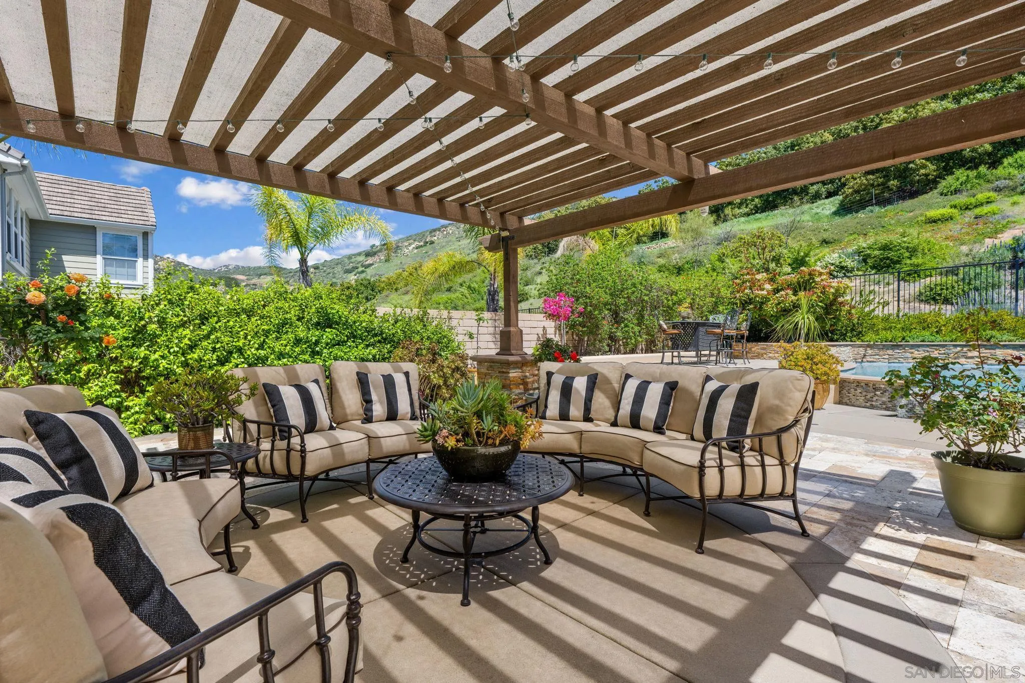 https://cdn.realtyfeed.com/cdn/127/250031872/6a4076da4ef087546df954102dd23a81.webp