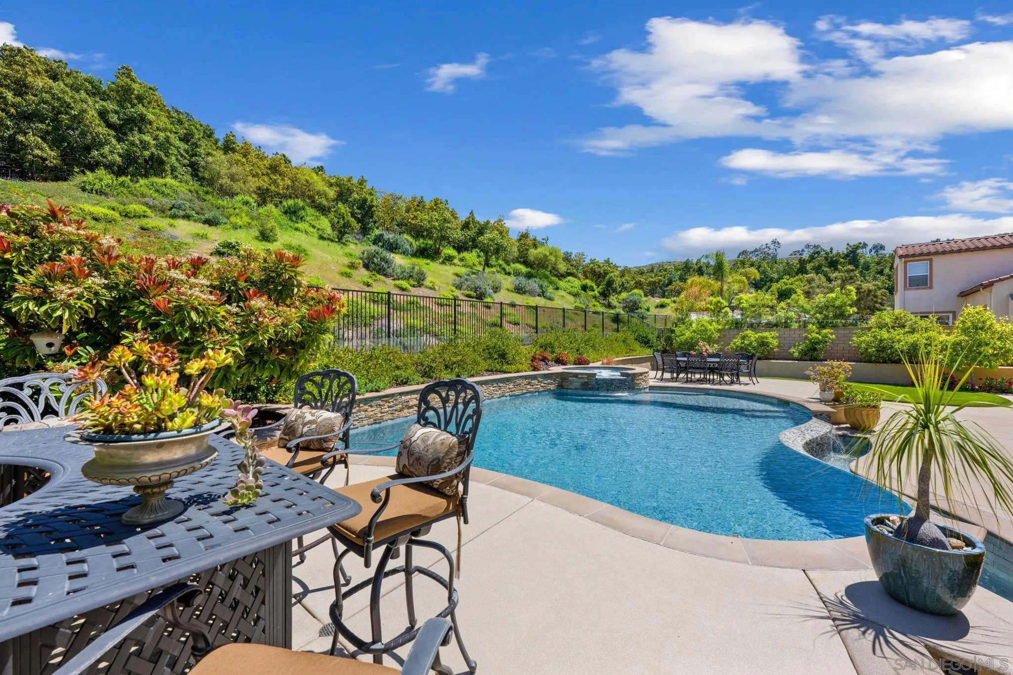 https://cdn.realtyfeed.com/cdn/127/250031872/8bfdef500d668225a8cd15c5b352b3a2.webp