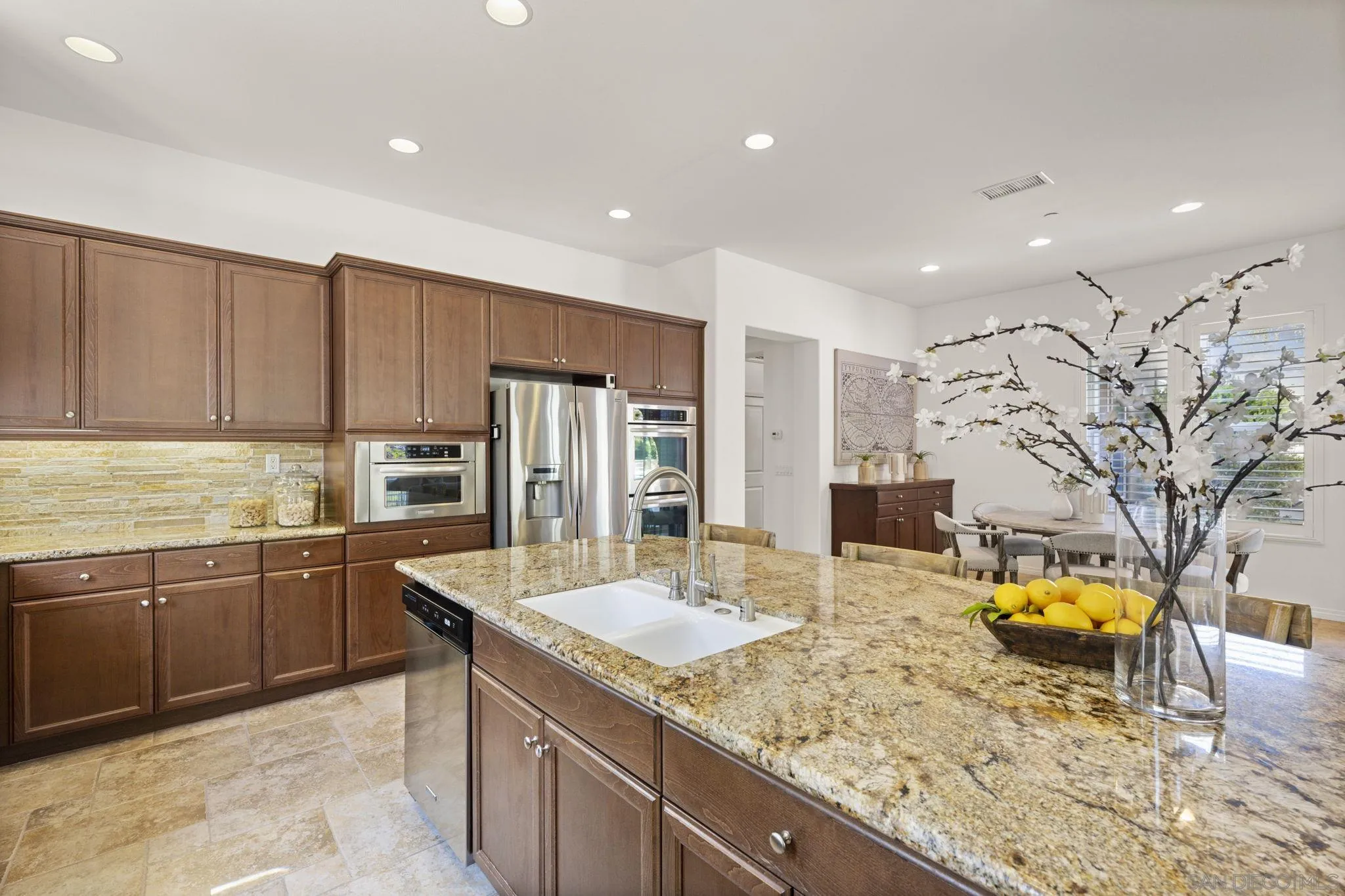 https://cdn.realtyfeed.com/cdn/127/250031872/9cbf13200168d3a685f63ccbfe5994de.webp