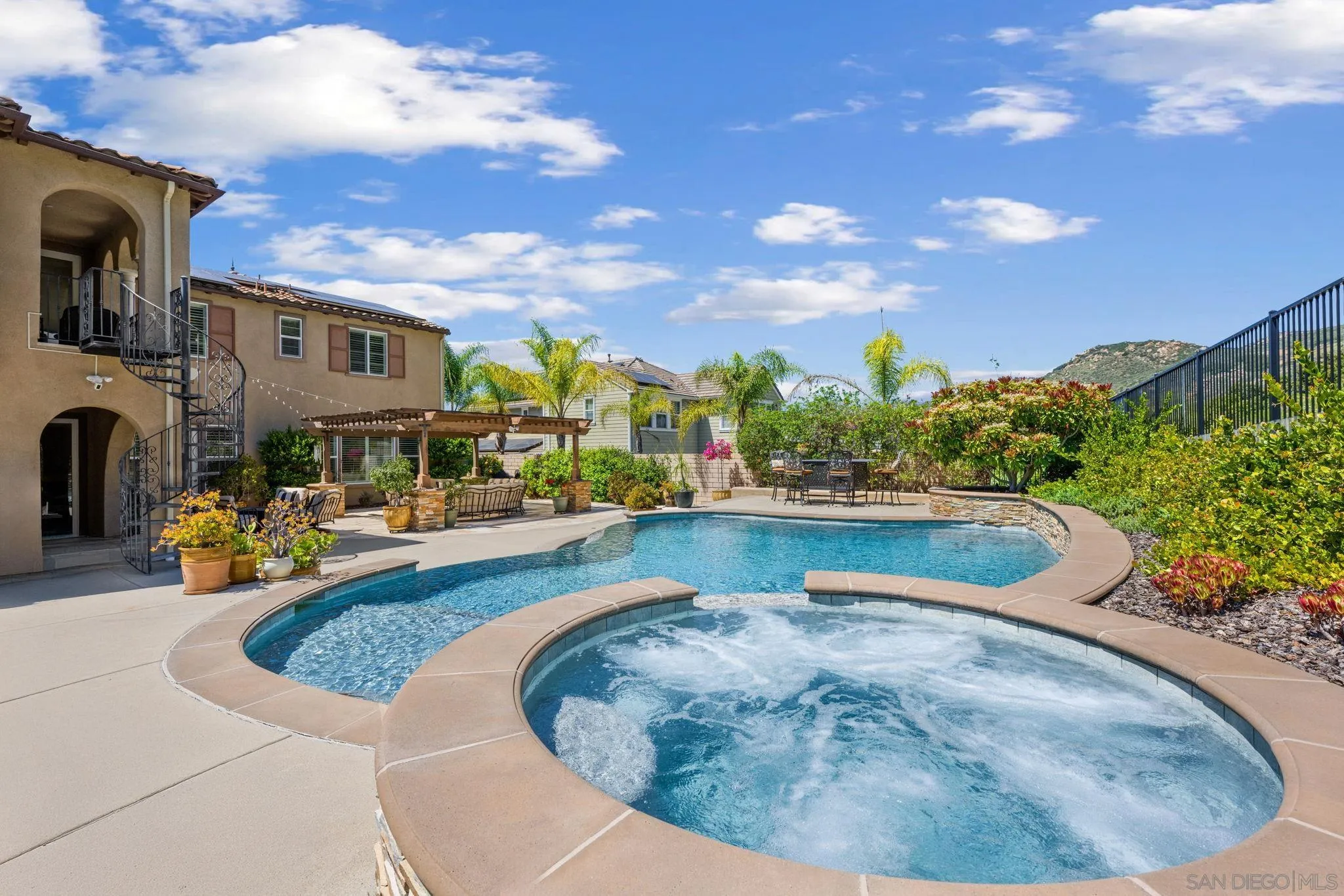 https://cdn.realtyfeed.com/cdn/127/250031872/c9827bc9b878f9bcda11611035c91a40.webp