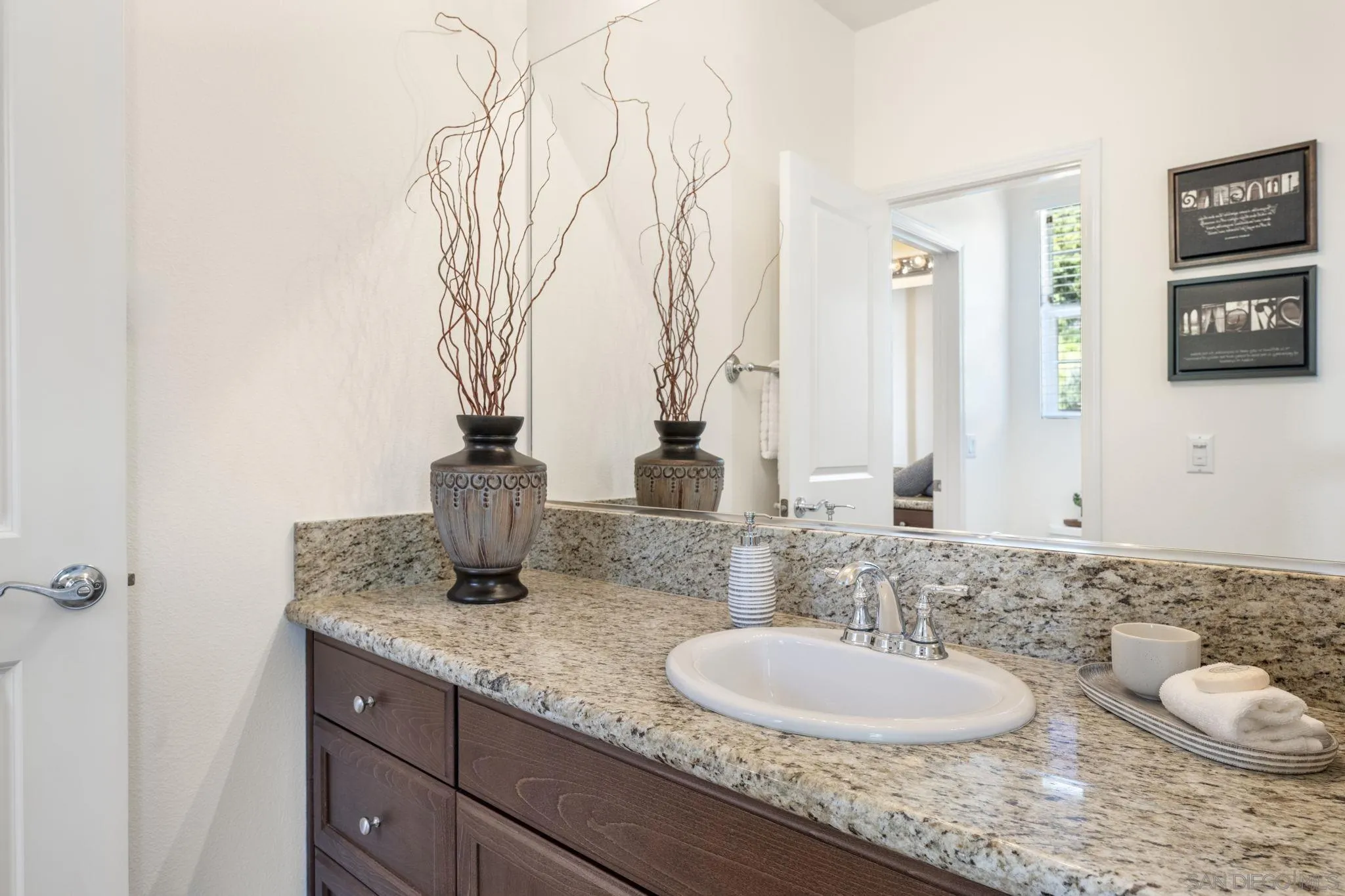 https://cdn.realtyfeed.com/cdn/127/250031872/dcfaa3c243fbf36401d6759c67315ea8.webp