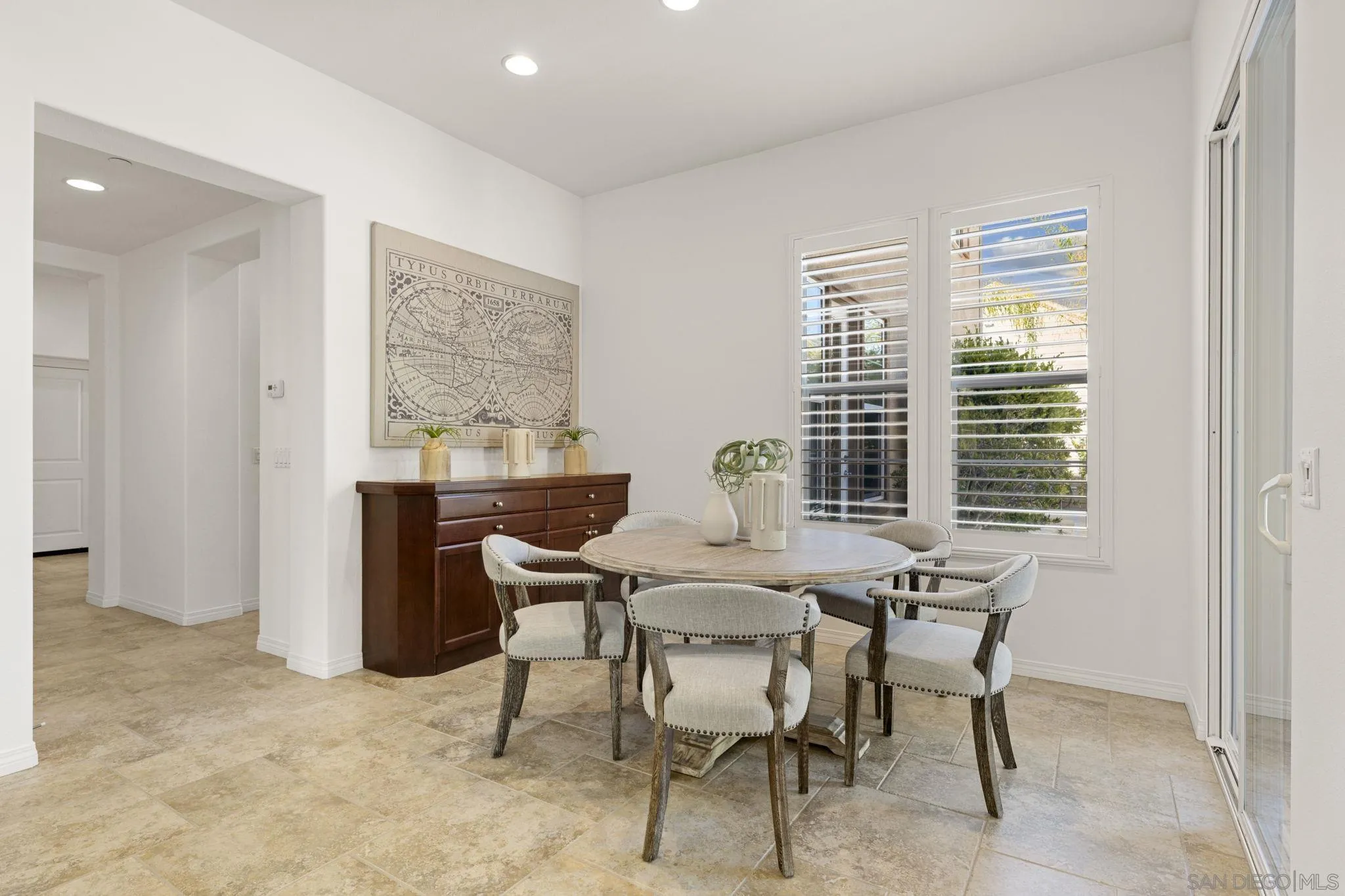https://cdn.realtyfeed.com/cdn/127/250031872/f53c14fc4d837bb1e9a2e40005681786.webp