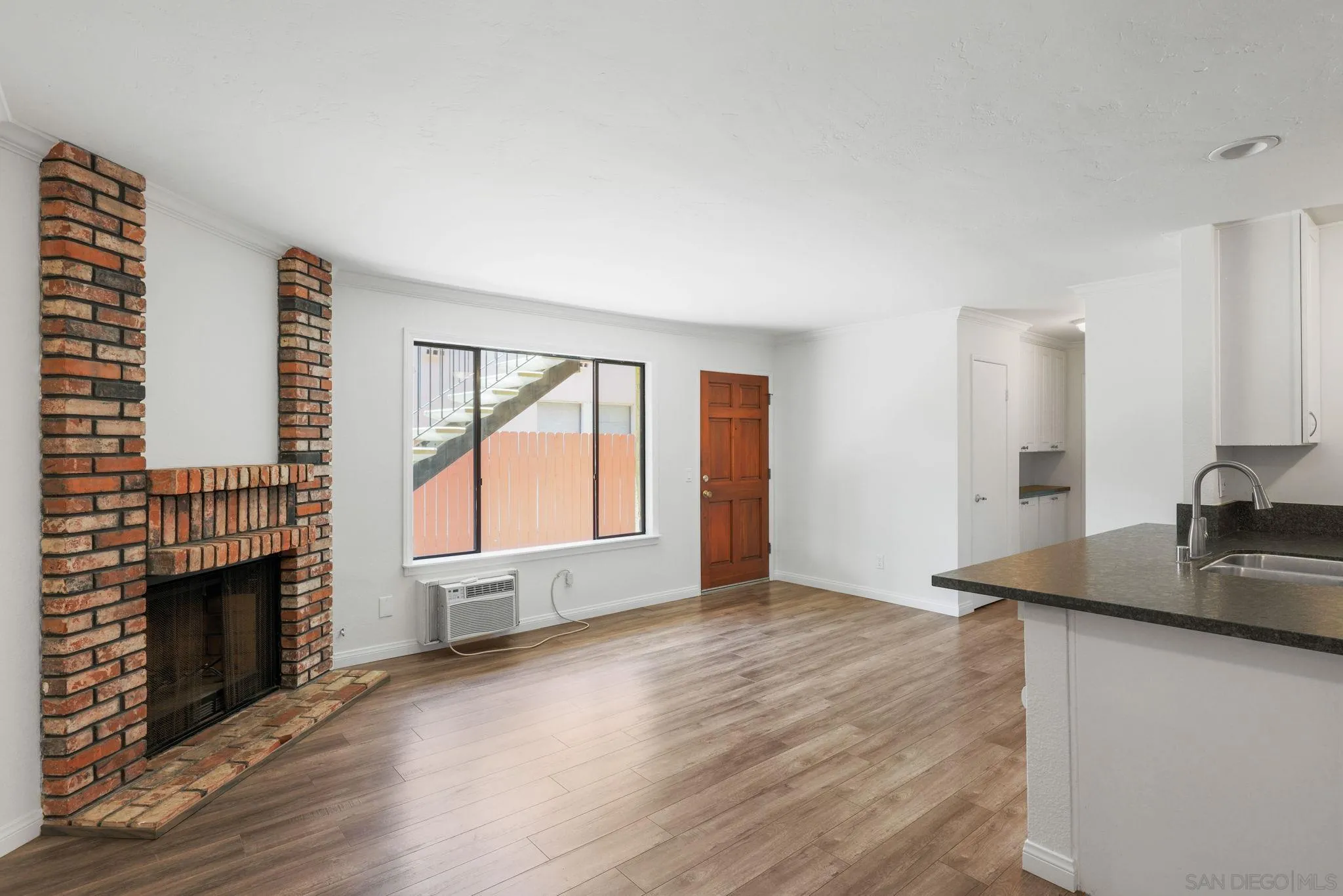 Photo #8: 250031875 Listing: Photo #8