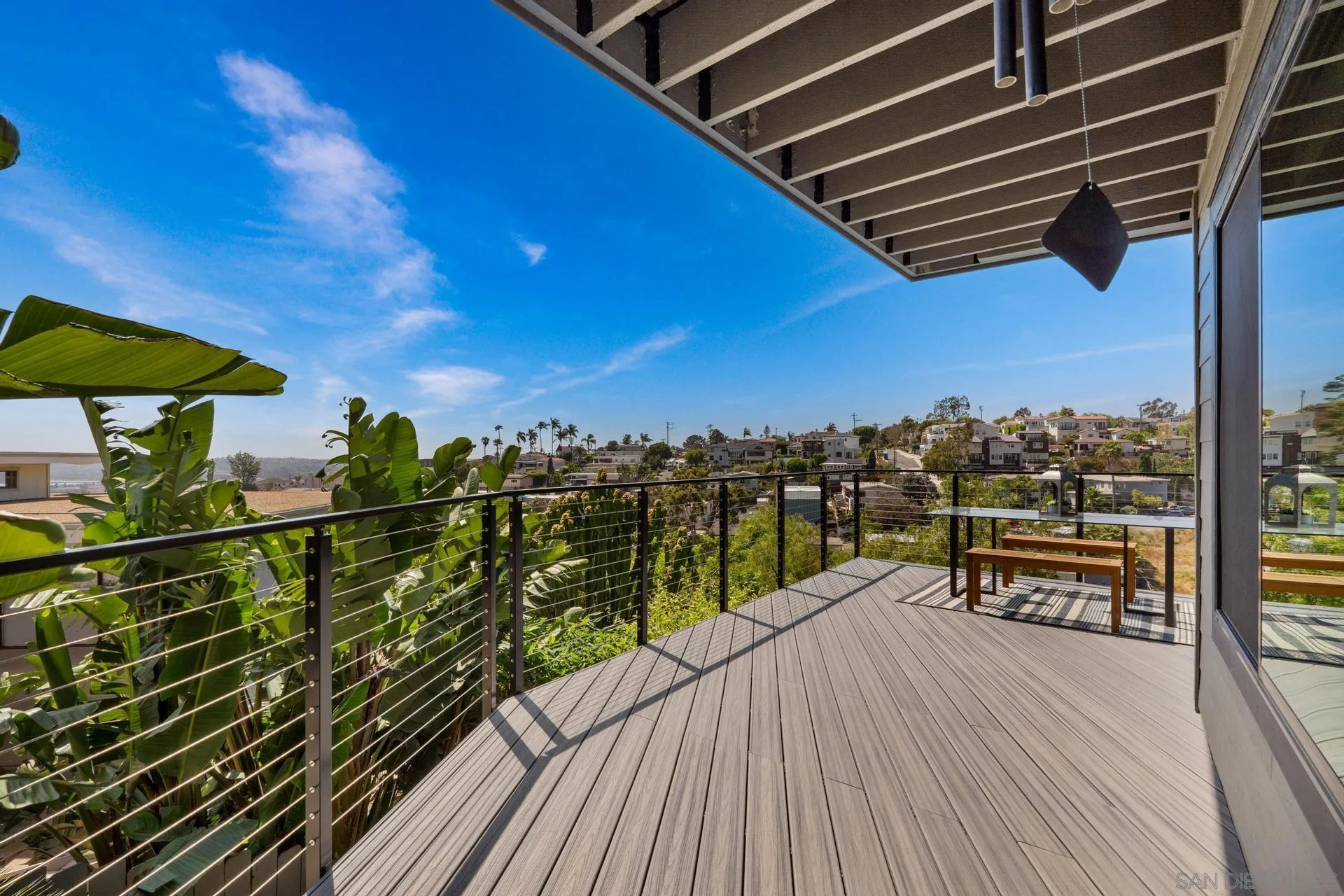 https://cdn.realtyfeed.com/cdn/127/250031878/30f3bd9803728260753763b3347fd5bf.webp