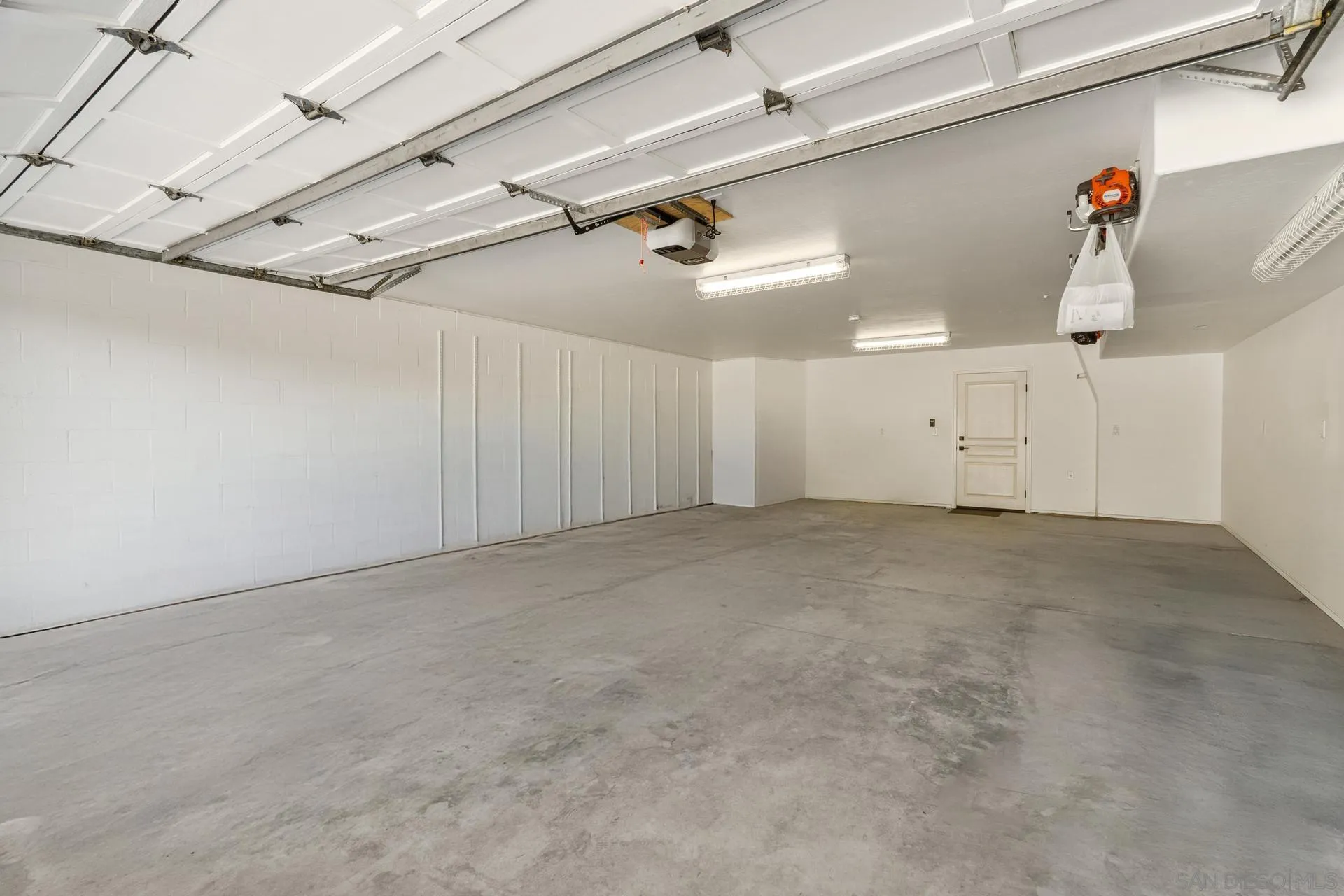 https://cdn.realtyfeed.com/cdn/127/250031878/8907c961c26cb3da5cbab9dfe50c9296.webp