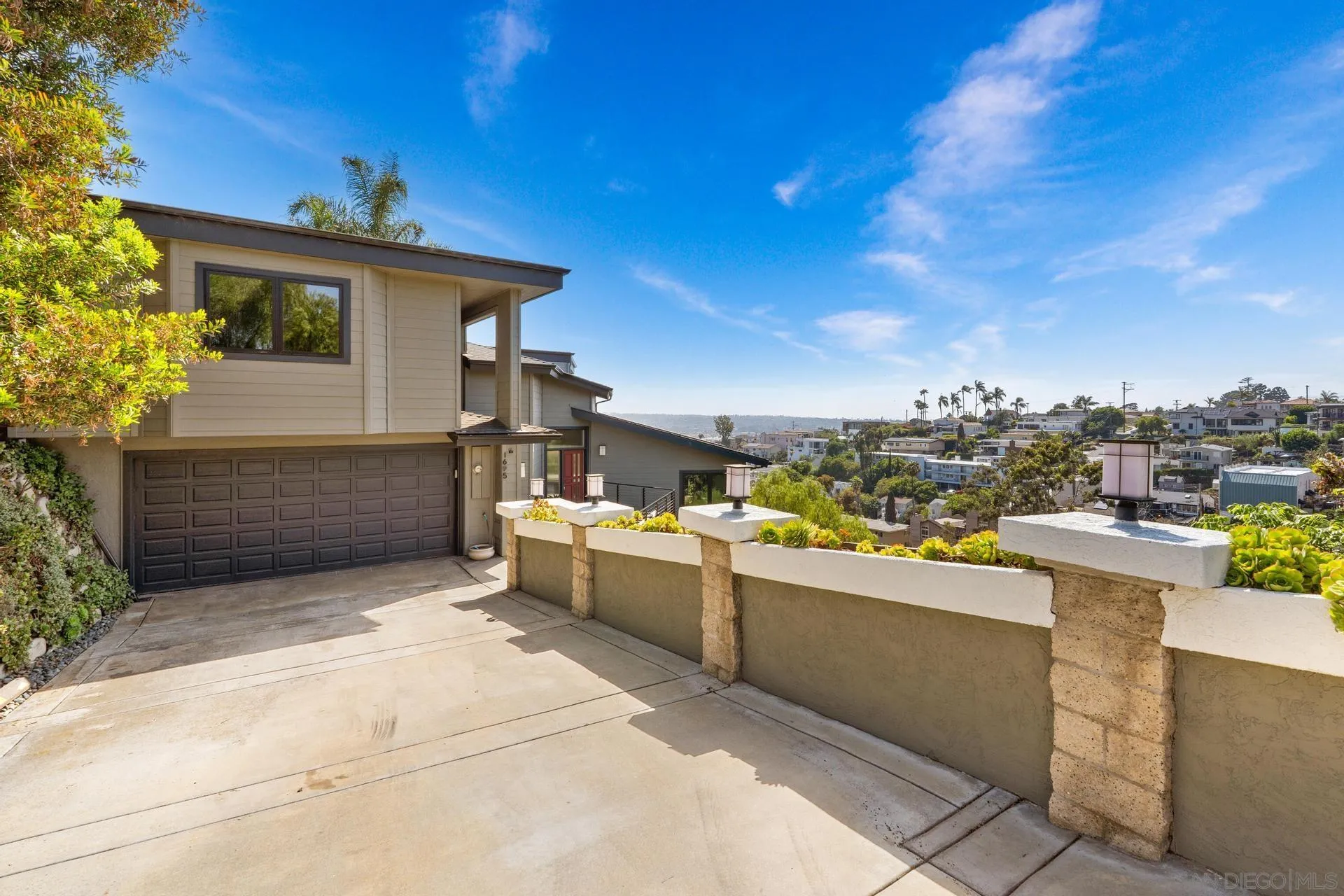 https://cdn.realtyfeed.com/cdn/127/250031878/ba12074add93075bf321eea0e128470a.webp