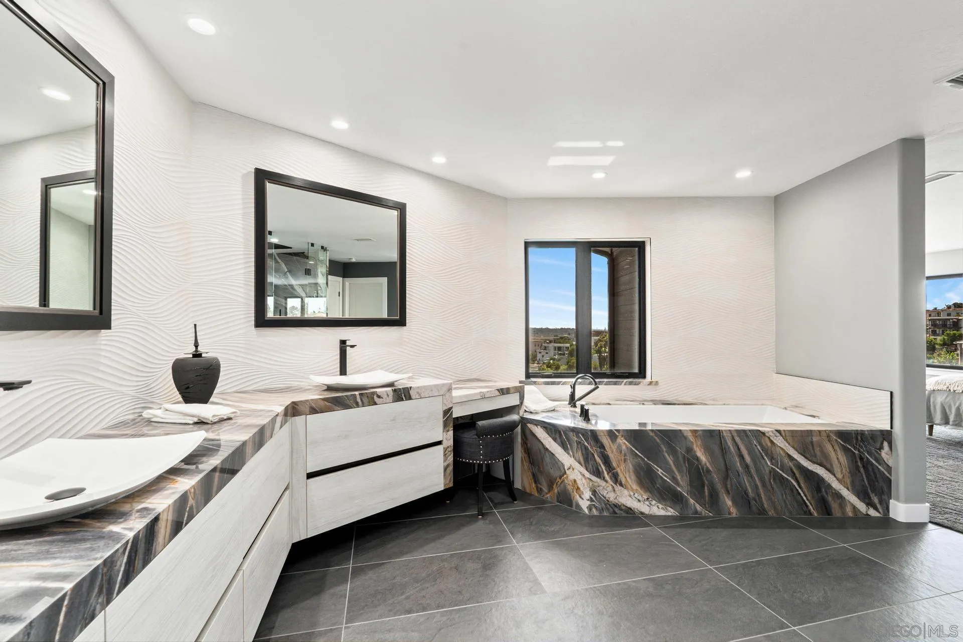 https://cdn.realtyfeed.com/cdn/127/250031878/e5b7675dee3eb9df05f04130c3ef6a52.webp