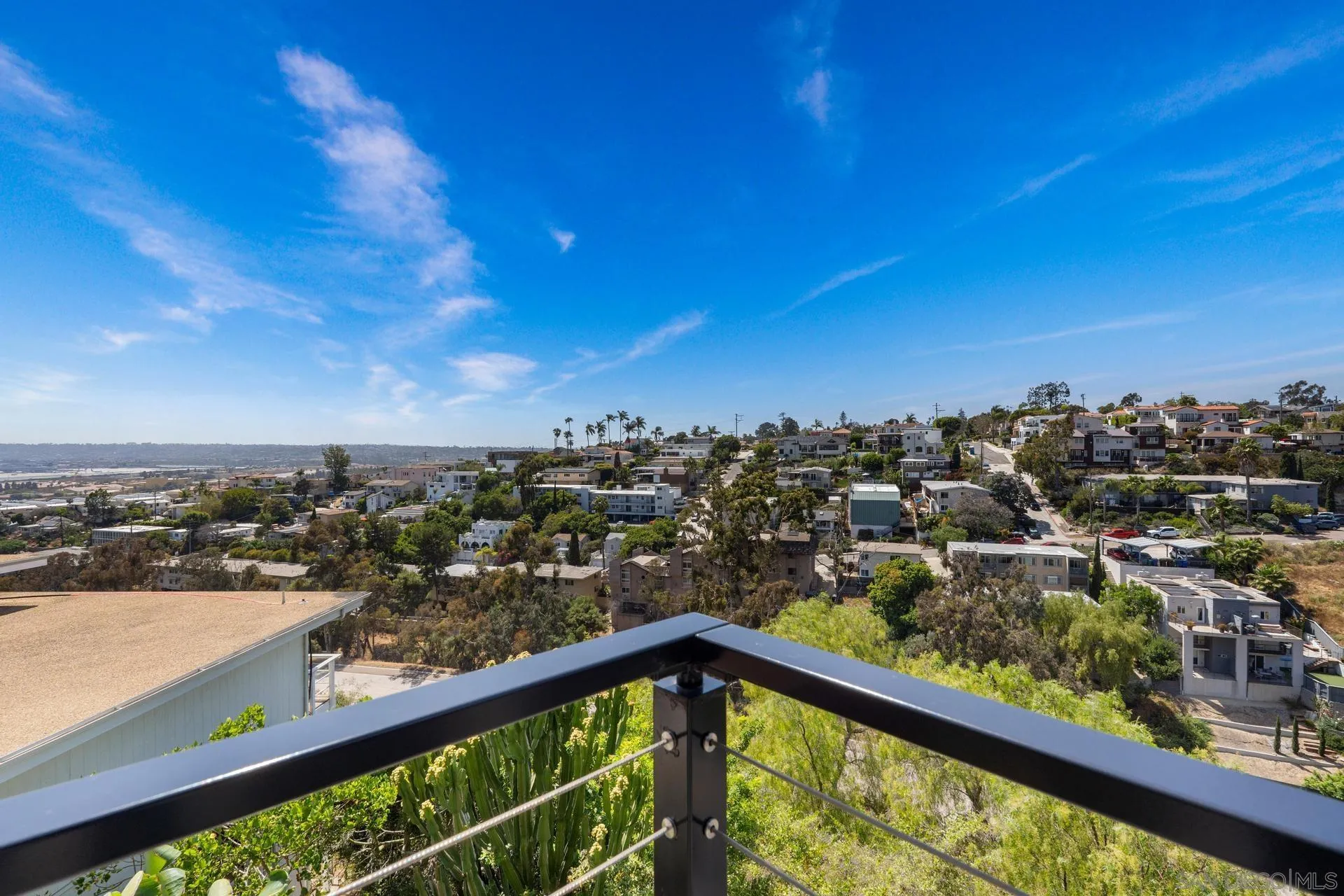 https://cdn.realtyfeed.com/cdn/127/250031878/f4202e14f9d4117fc72bc40f443a50c9.webp
