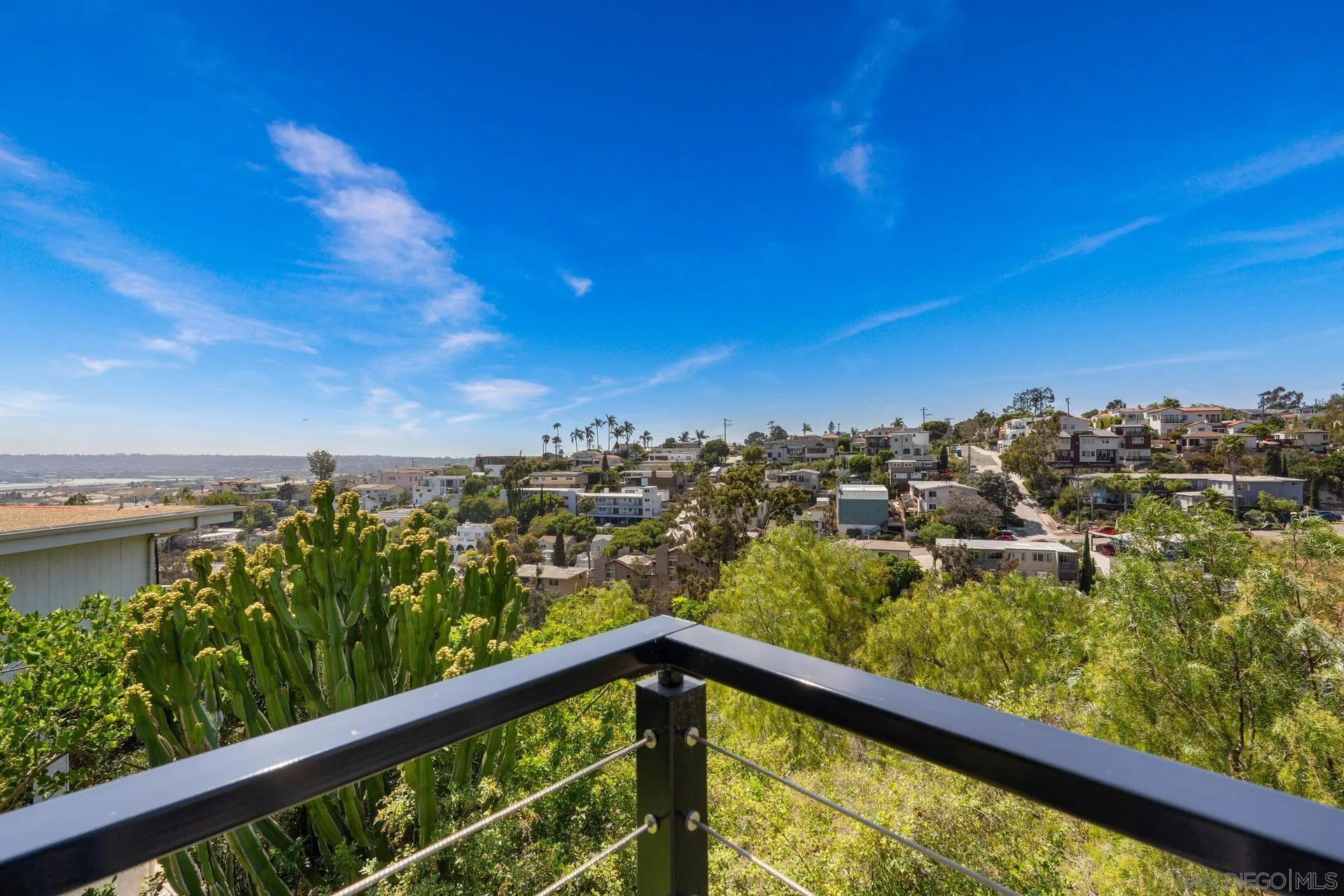 https://cdn.realtyfeed.com/cdn/127/250031878/ff2594b1371036069fcefd394193d1b8.webp