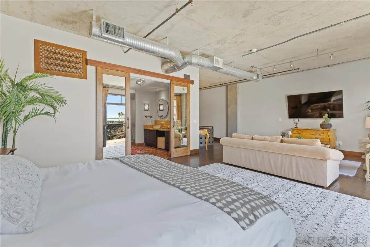 https://cdn.realtyfeed.com/cdn/127/250031884/4a4745d67aaf554dca3d487447a7b3b5.webp