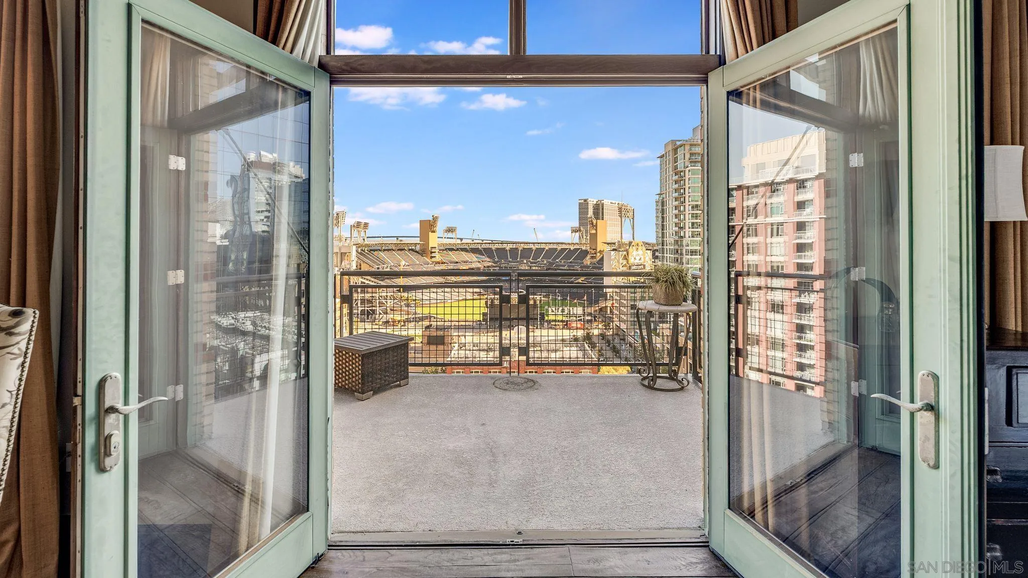 https://cdn.realtyfeed.com/cdn/127/250031884/cc48c43e49d567c5f39f78f34a60d014.webp