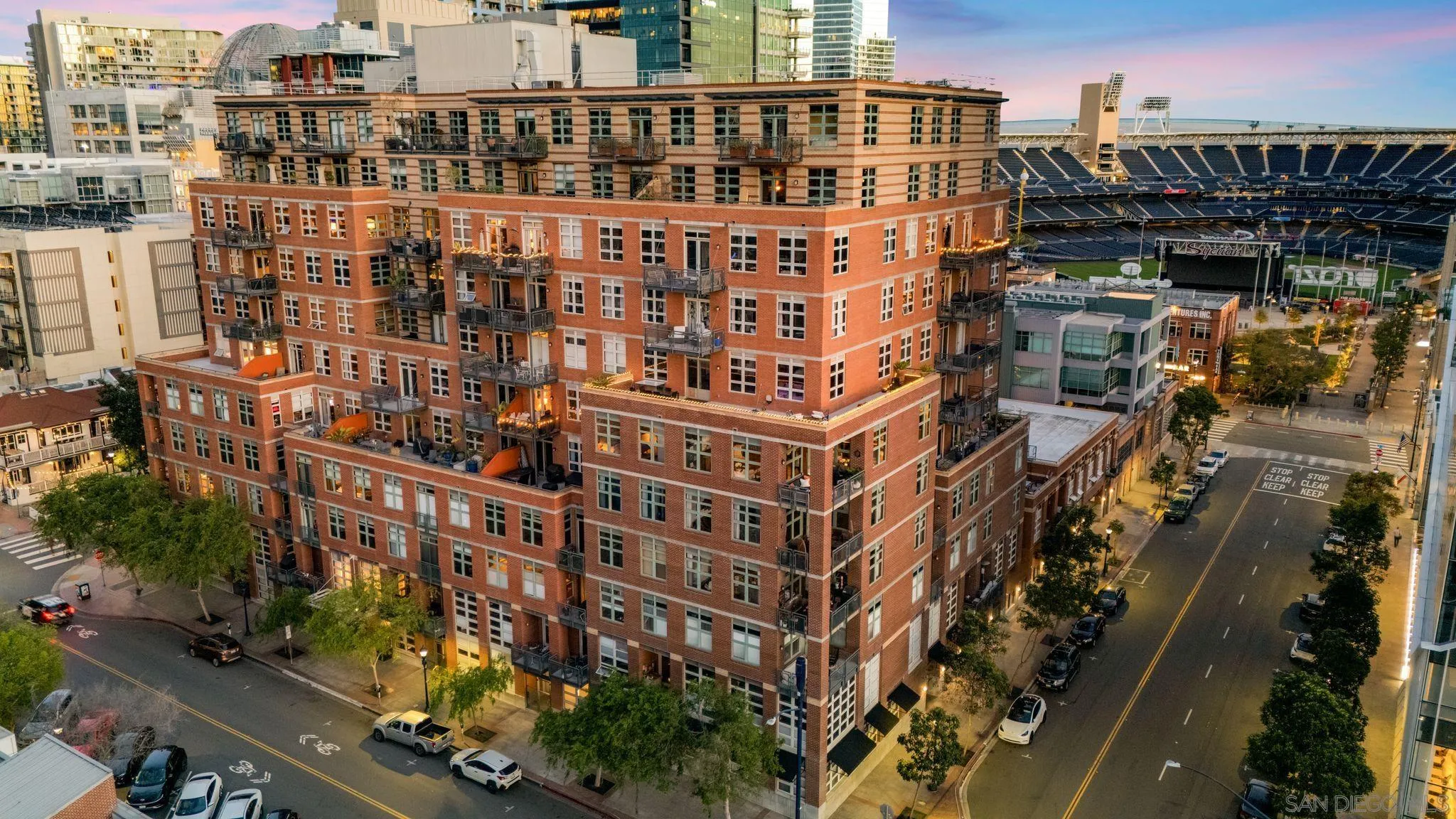https://cdn.realtyfeed.com/cdn/127/250031884/d77d3260b93a922b515dea73533817f7.webp