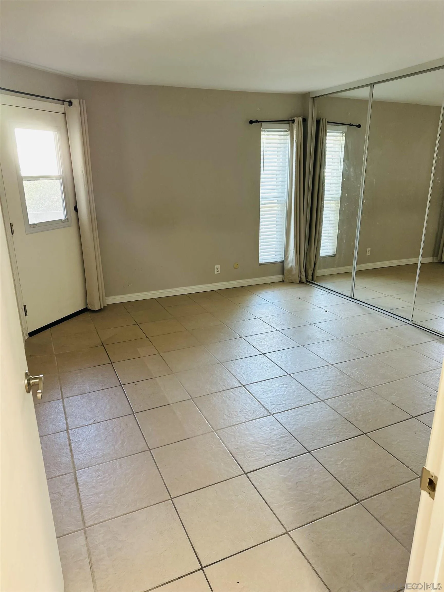 https://cdn.realtyfeed.com/cdn/127/250031889/c616949b31057d9b6934c35cf4905dca.webp