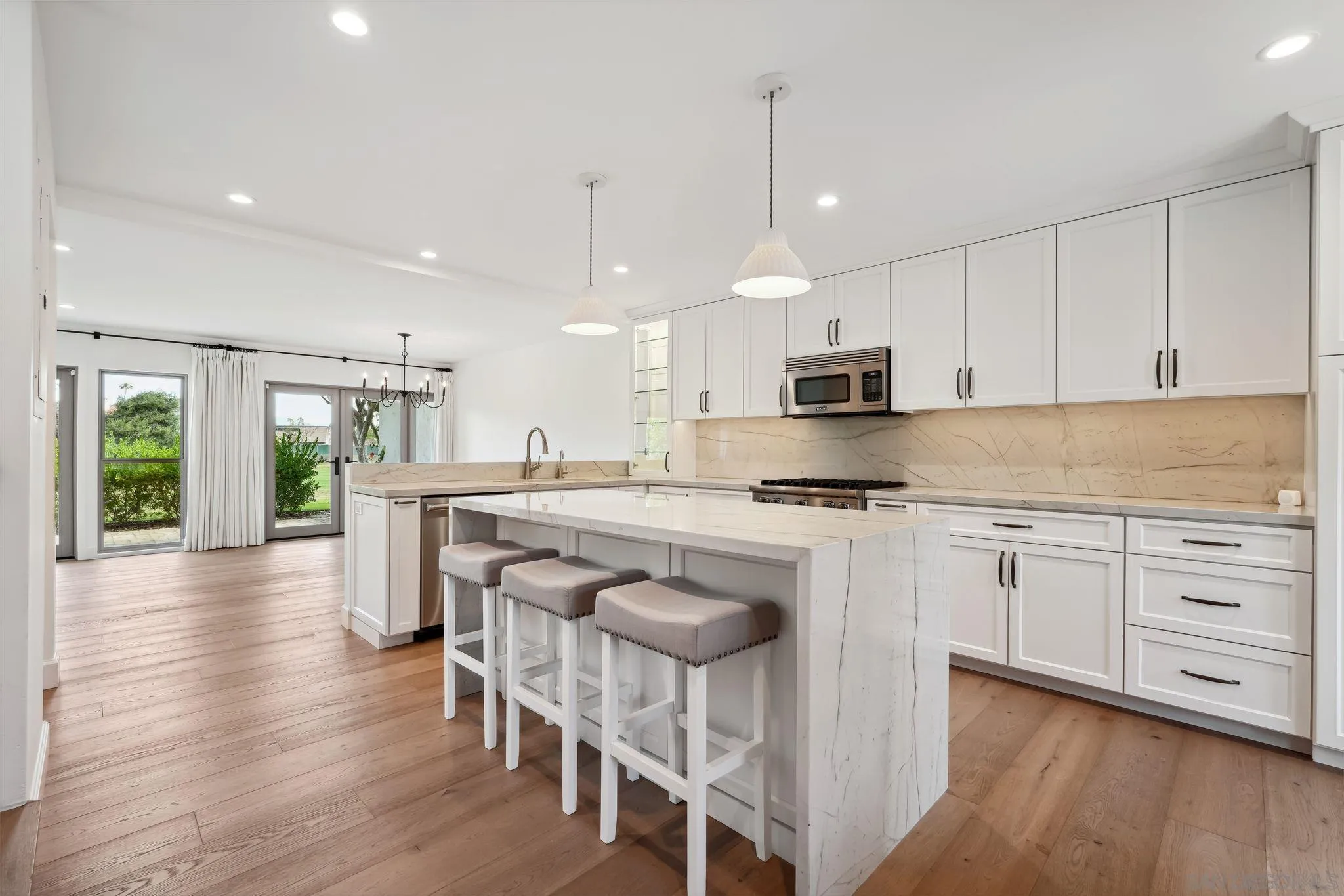 https://cdn.realtyfeed.com/cdn/127/250031897/2d2ba702f2dc313f24b1f49f7a7fbab5.webp