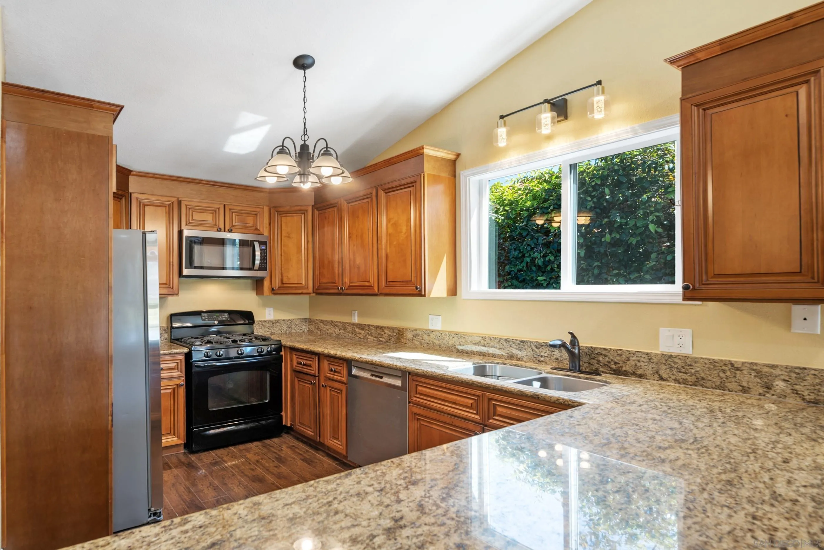 https://cdn.realtyfeed.com/cdn/127/250031910/0a15a40e30462621a3eca6482f254d35.webp