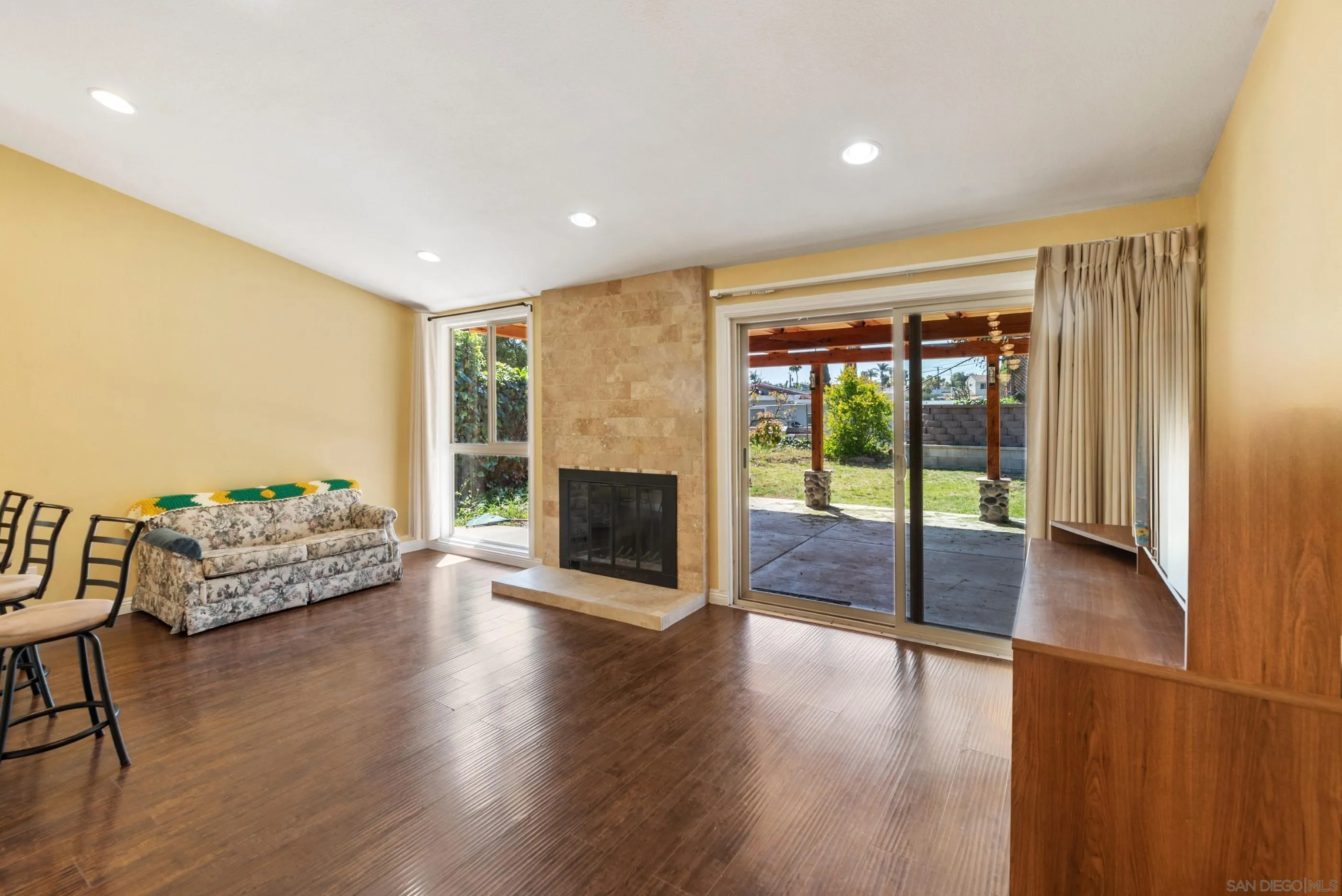 https://cdn.realtyfeed.com/cdn/127/250031910/0cef00588cdfd79ceb662859d468a76a.webp