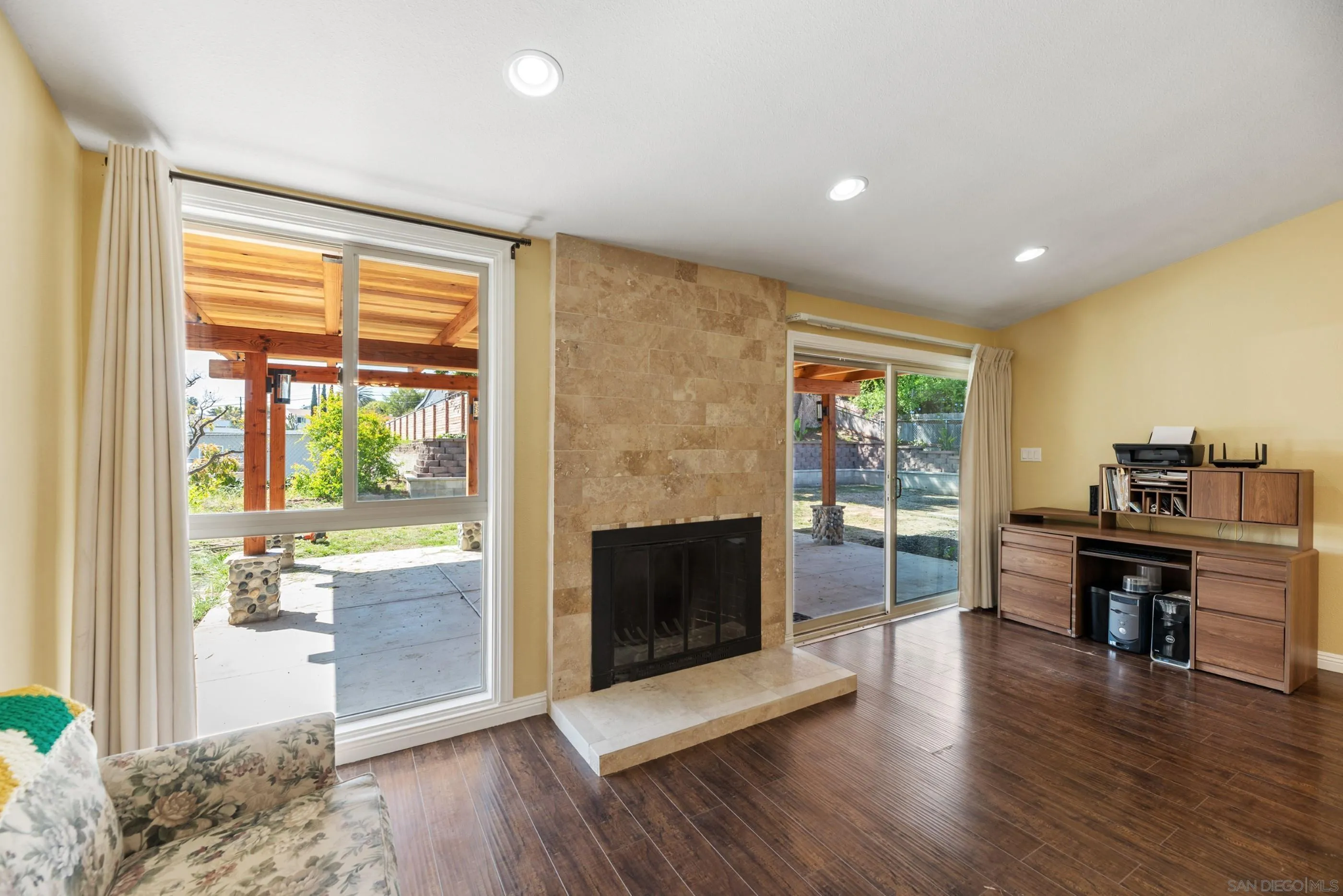 https://cdn.realtyfeed.com/cdn/127/250031910/2a5c57b80a26e4e32d9d90ad5aae8907.webp