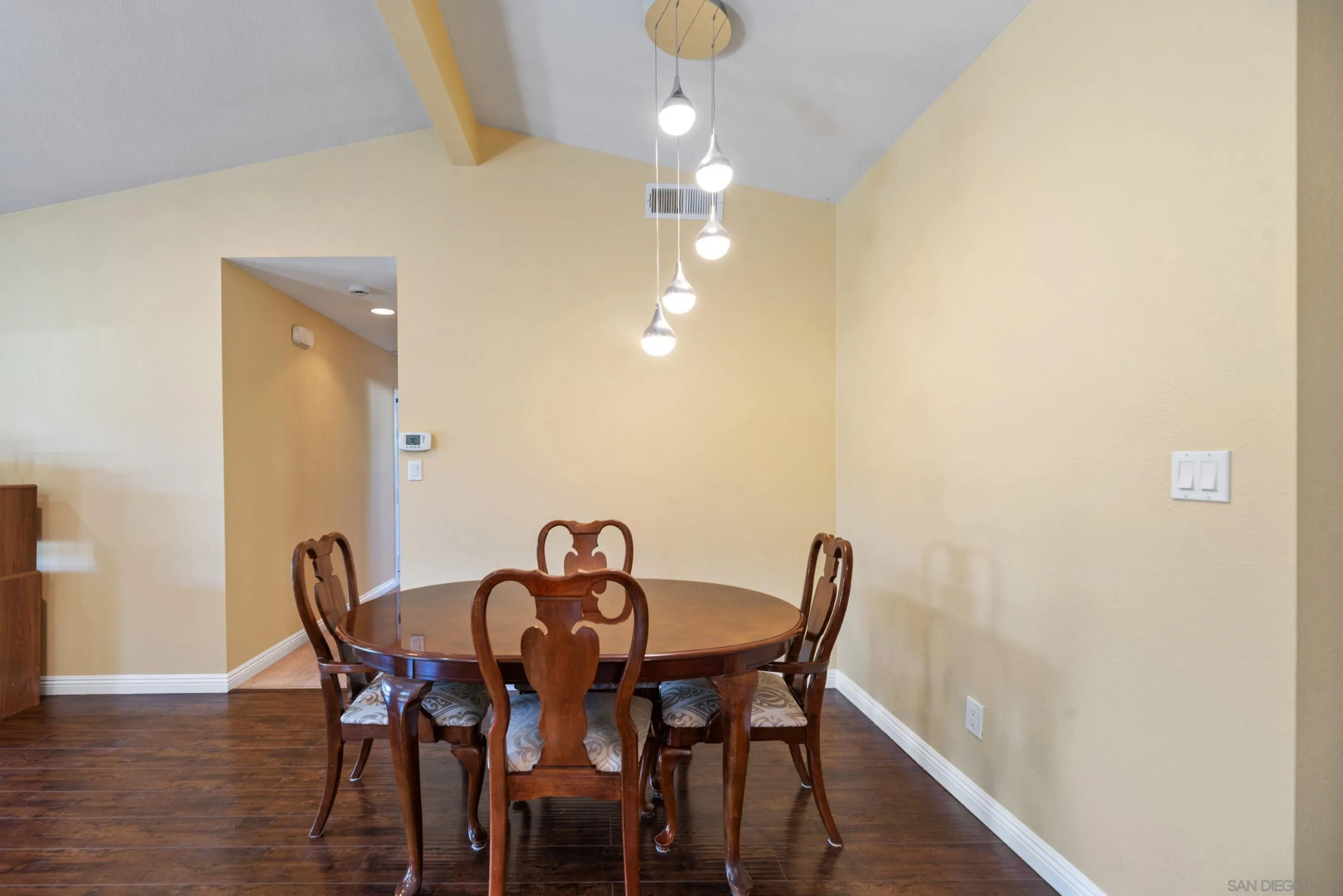 https://cdn.realtyfeed.com/cdn/127/250031910/5b7994da86ccc2f6f603e3901da09b4a.webp
