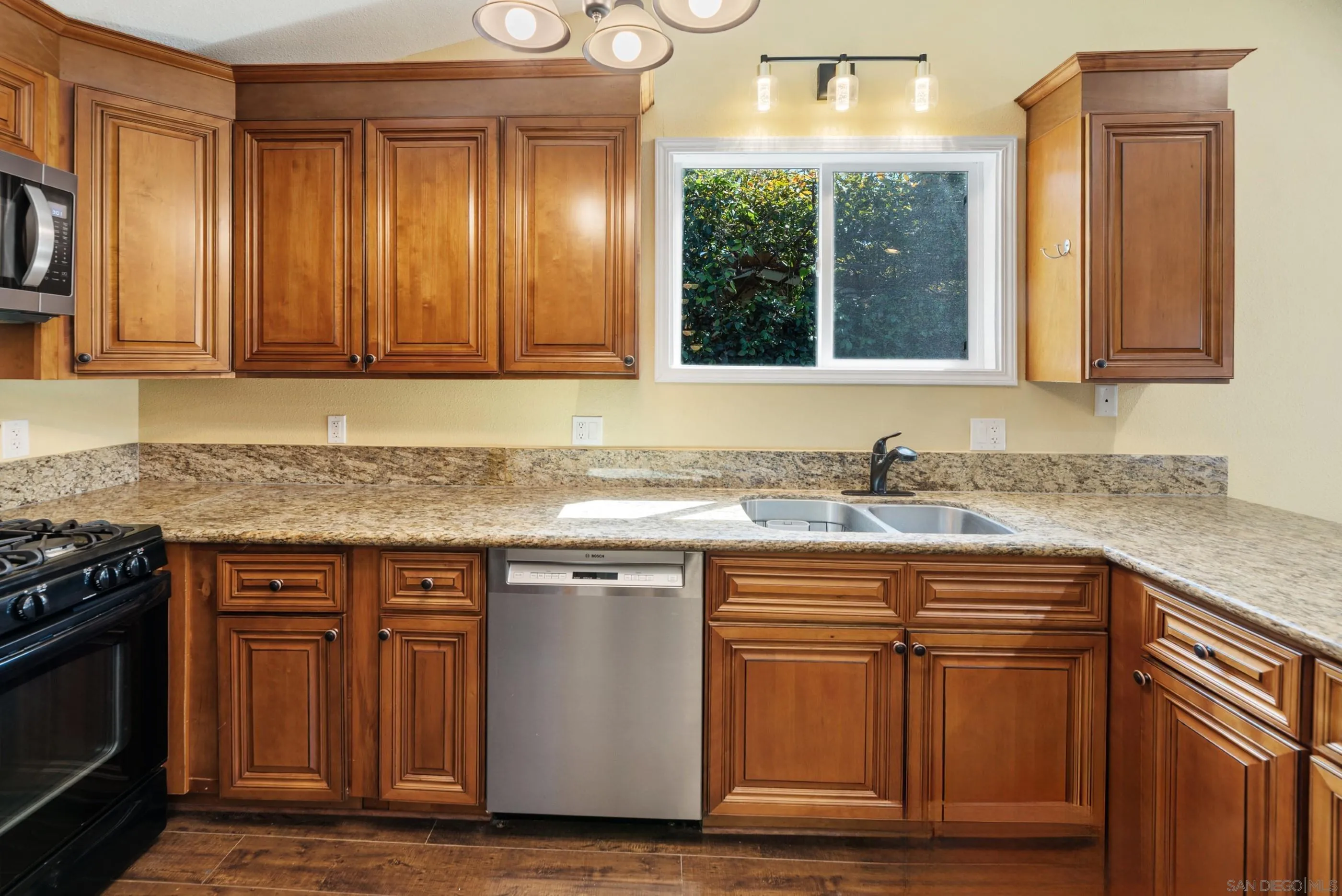 https://cdn.realtyfeed.com/cdn/127/250031910/624760e98a9b82f9e0b0d97ceef213b7.webp