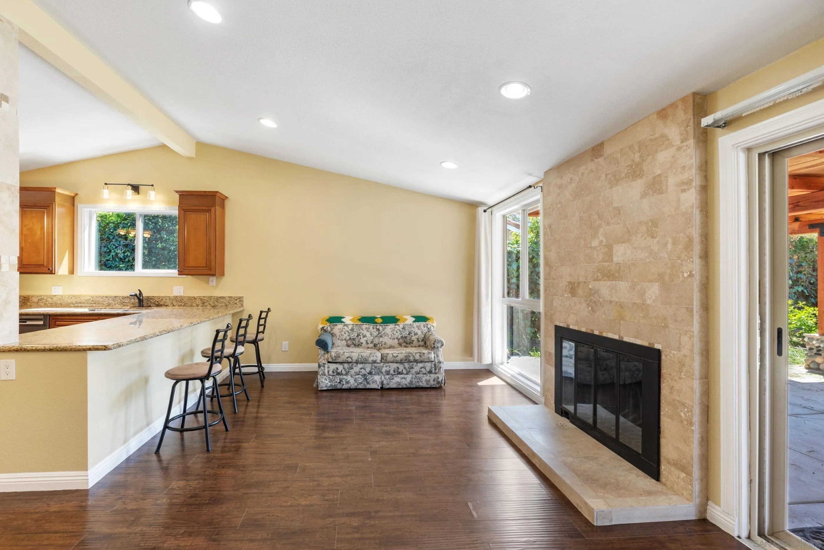 https://cdn.realtyfeed.com/cdn/127/250031910/688309e0d3b75a766664e44ce1215c56.webp