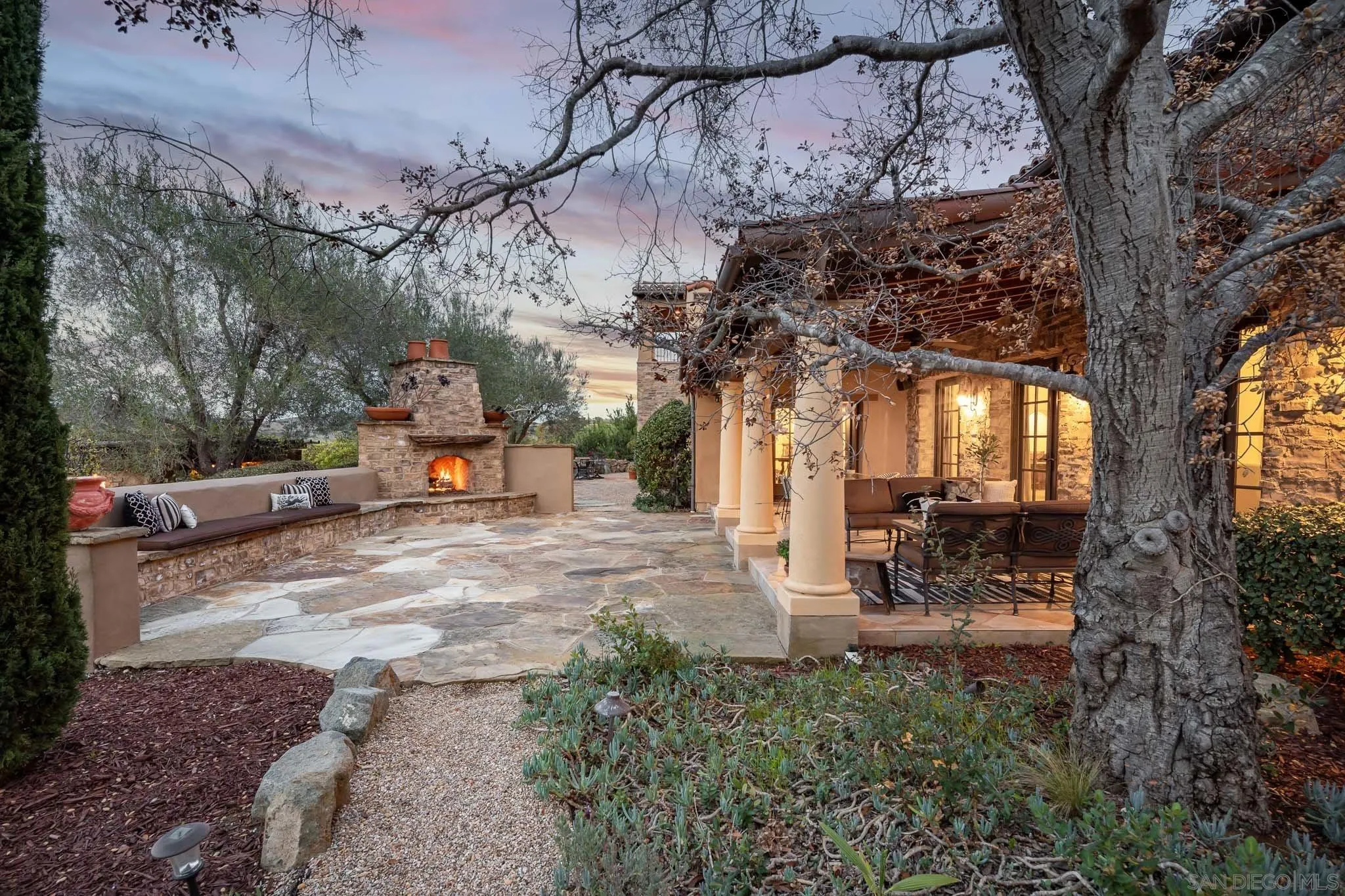 https://cdn.realtyfeed.com/cdn/127/250031915/6e6b1a7bf9a2cf605cb38b8eceb50ddb.webp