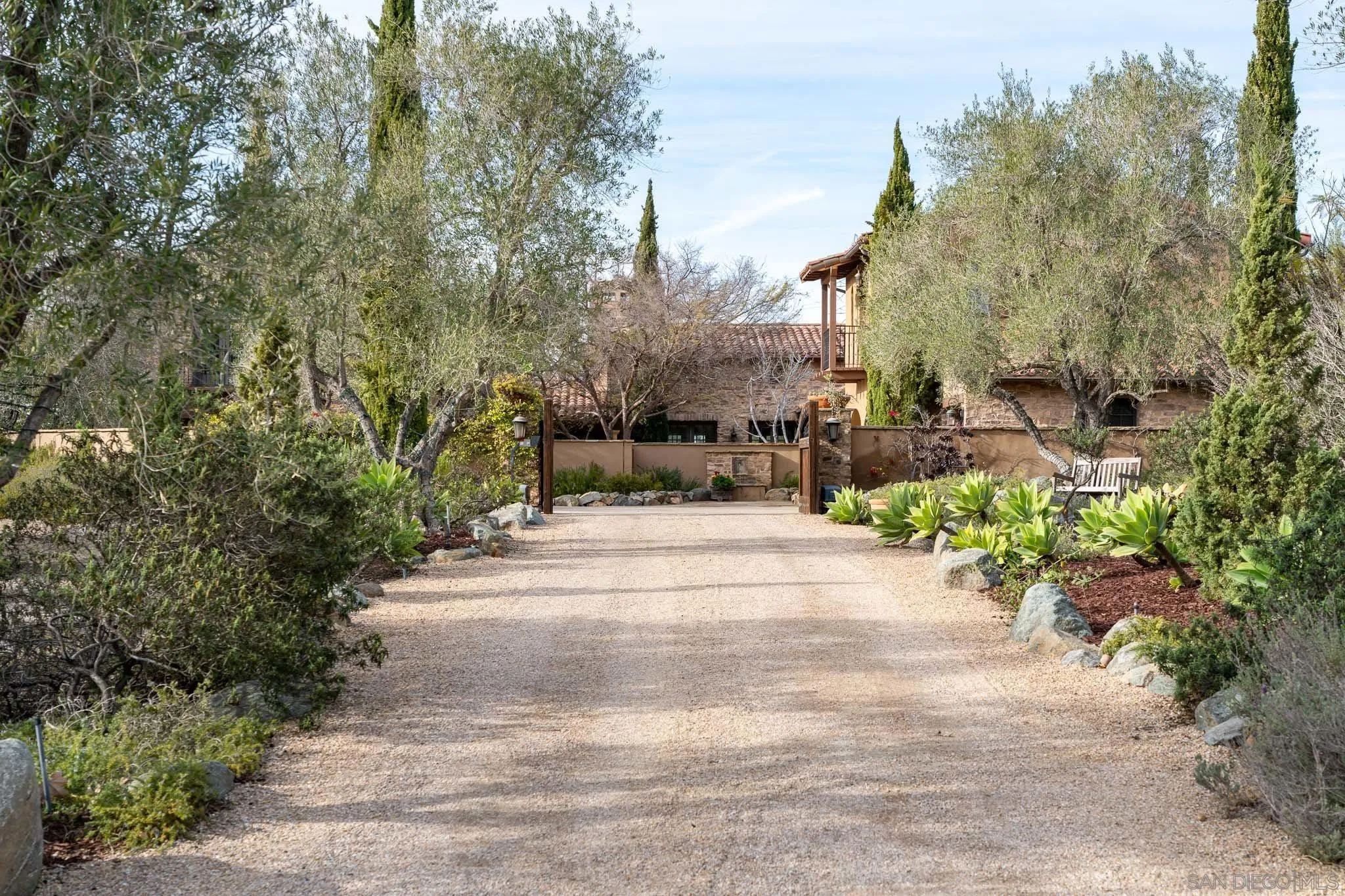 https://cdn.realtyfeed.com/cdn/127/250031915/7719a71f04ca43ed4c87943a7b05d9de.webp