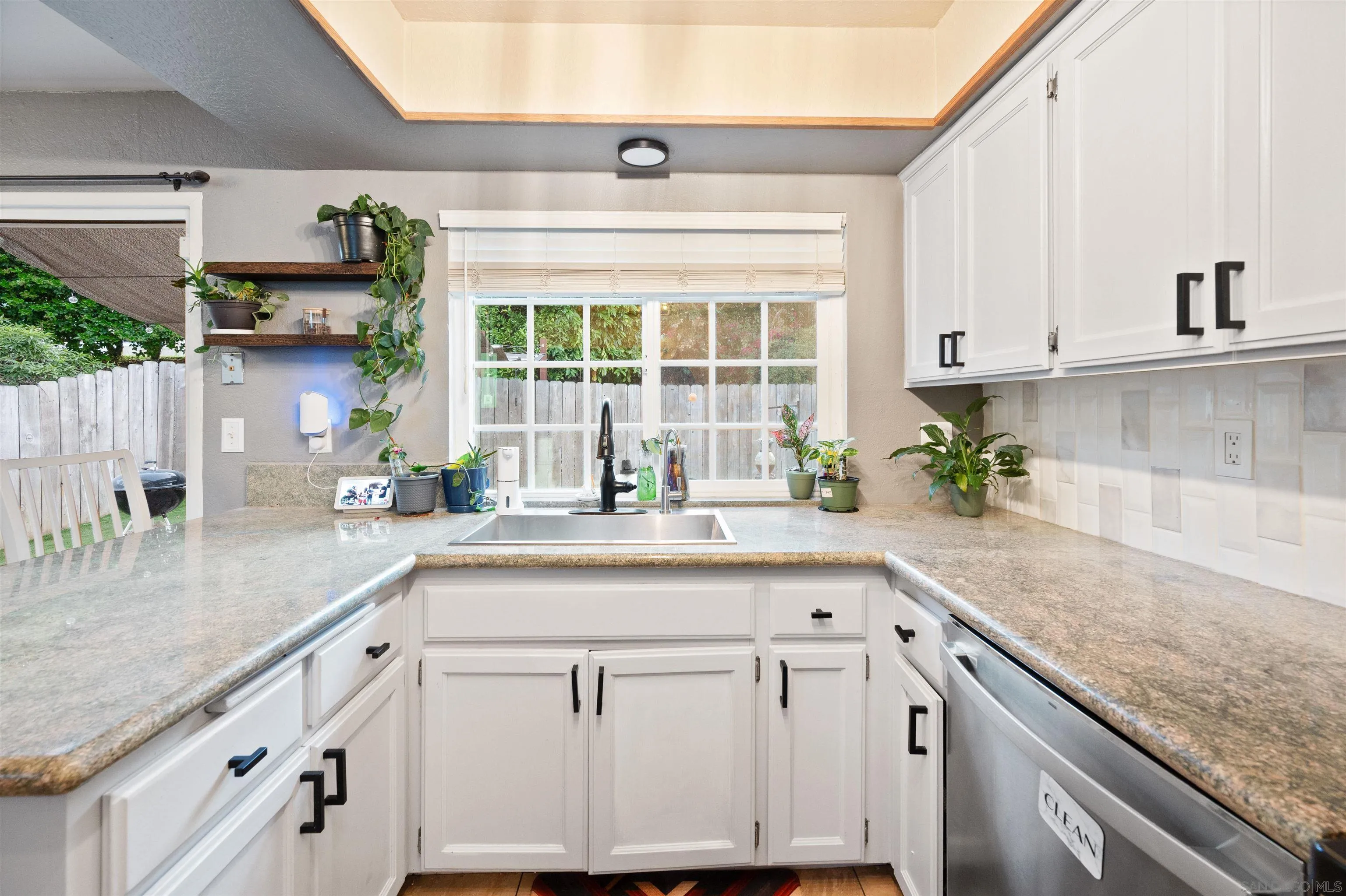 https://cdn.realtyfeed.com/cdn/127/250031916/878aad427b5e47721173ad2672405ed4.webp