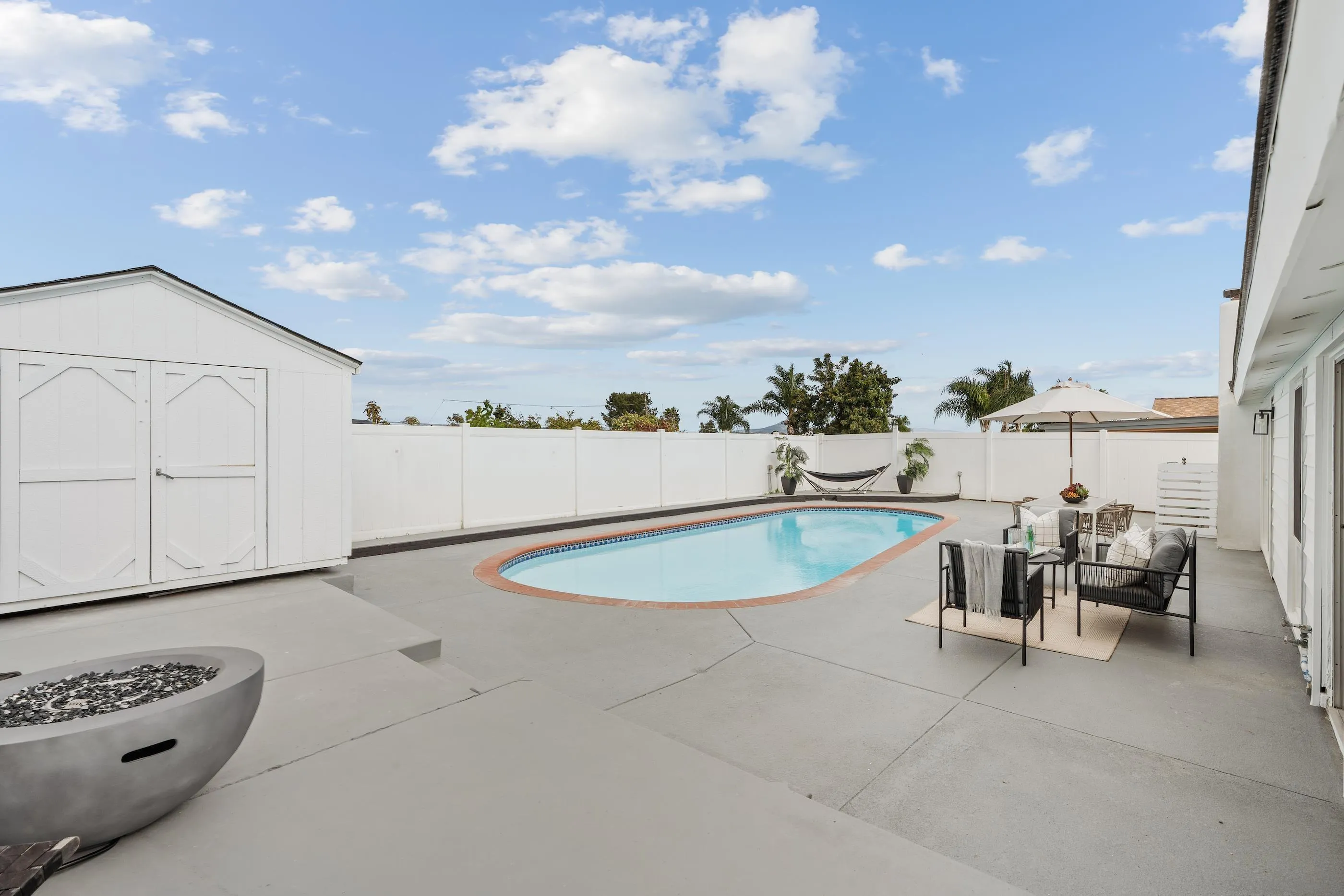 https://cdn.realtyfeed.com/cdn/127/250031924/4ead77c7db4beb196969222f61271740.webp