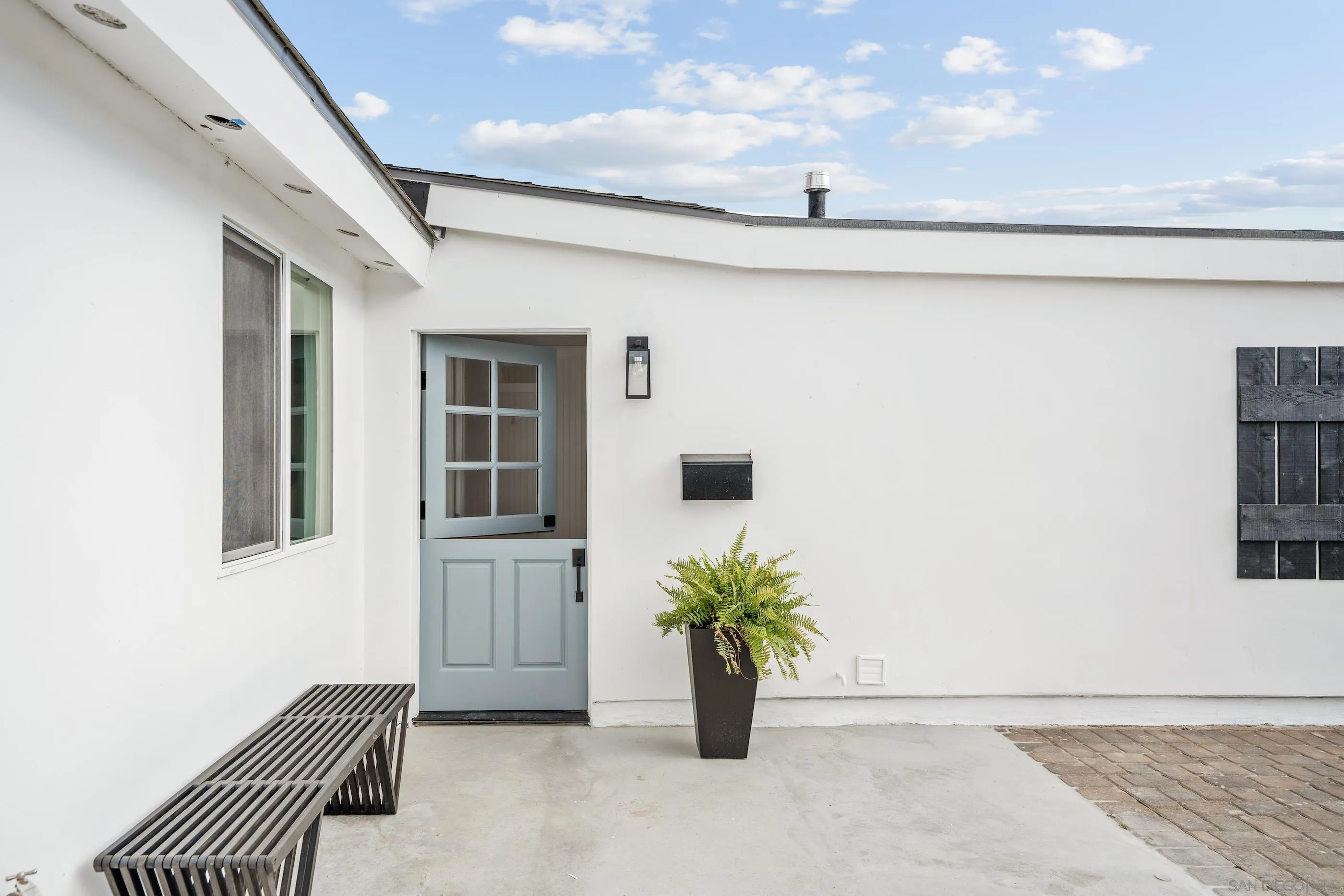 https://cdn.realtyfeed.com/cdn/127/250031924/75a4a400dec141bf5b408e70ea1aeda0.webp