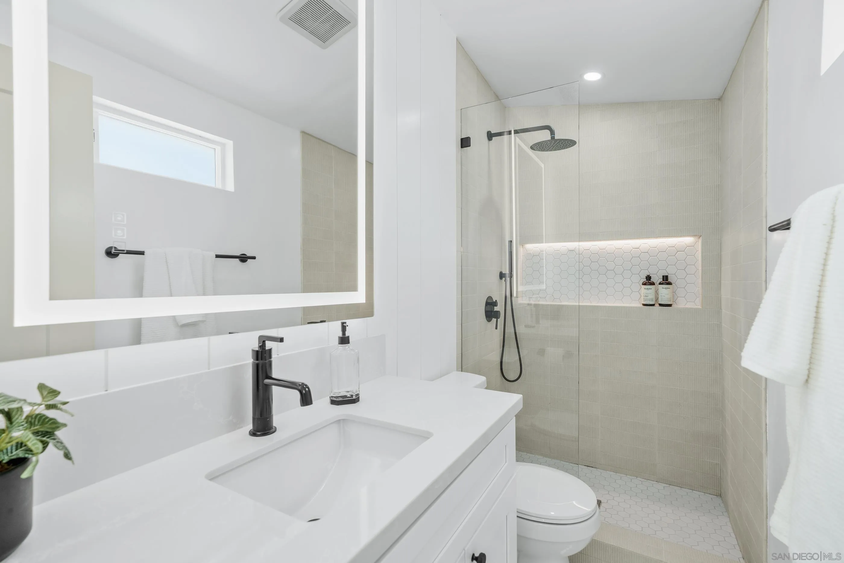 https://cdn.realtyfeed.com/cdn/127/250031924/8090d7e3c9ba06b9ac7c7f3b1df5a1bd.webp