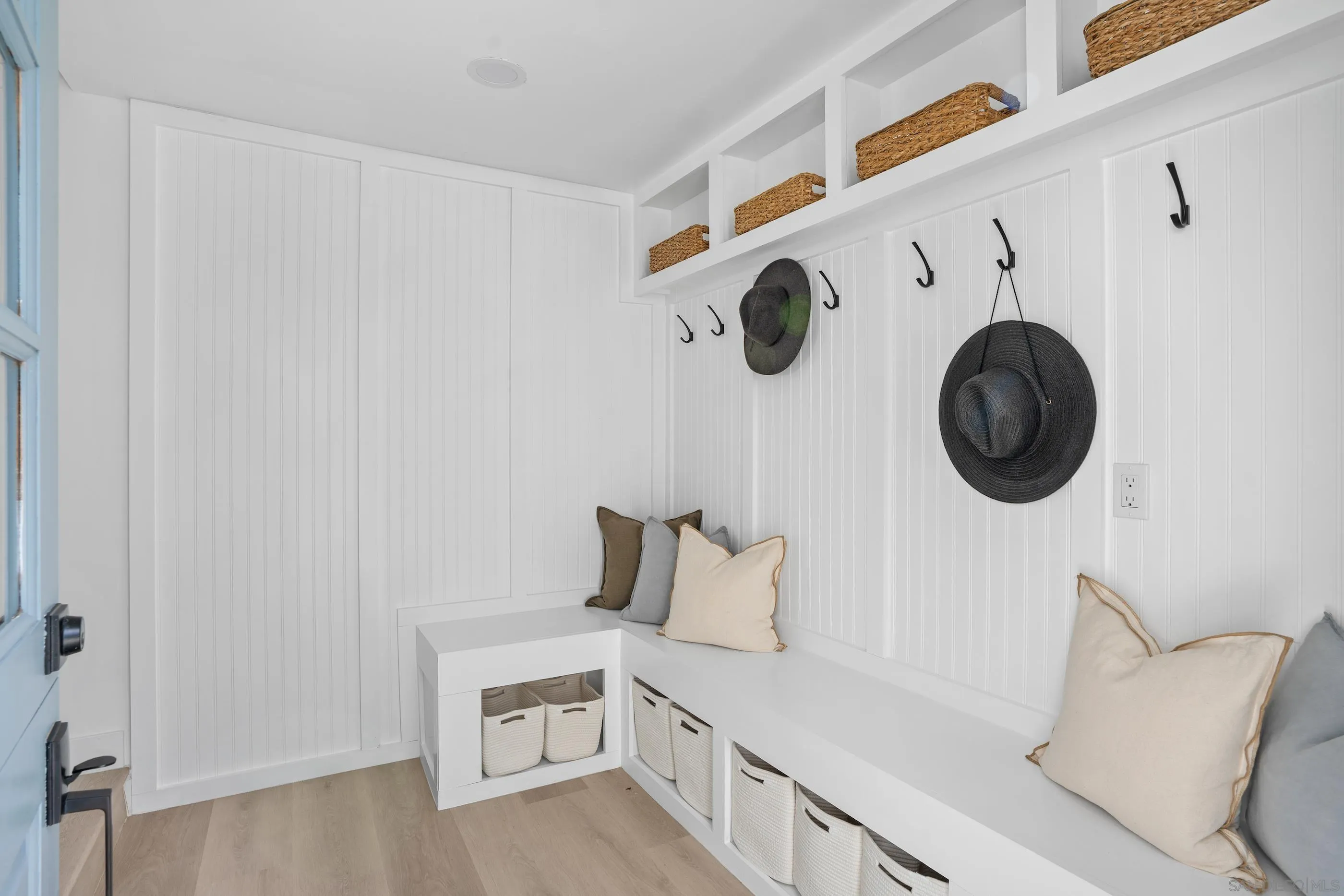 https://cdn.realtyfeed.com/cdn/127/250031924/be18390e3830be9981a2296ecd09a5f8.webp