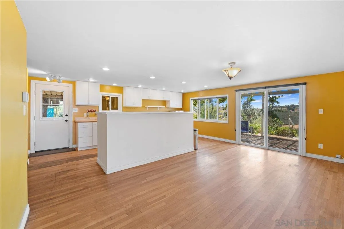 https://cdn.realtyfeed.com/cdn/127/250031927/81da490386c6a7266ec6c99588b1000f.webp