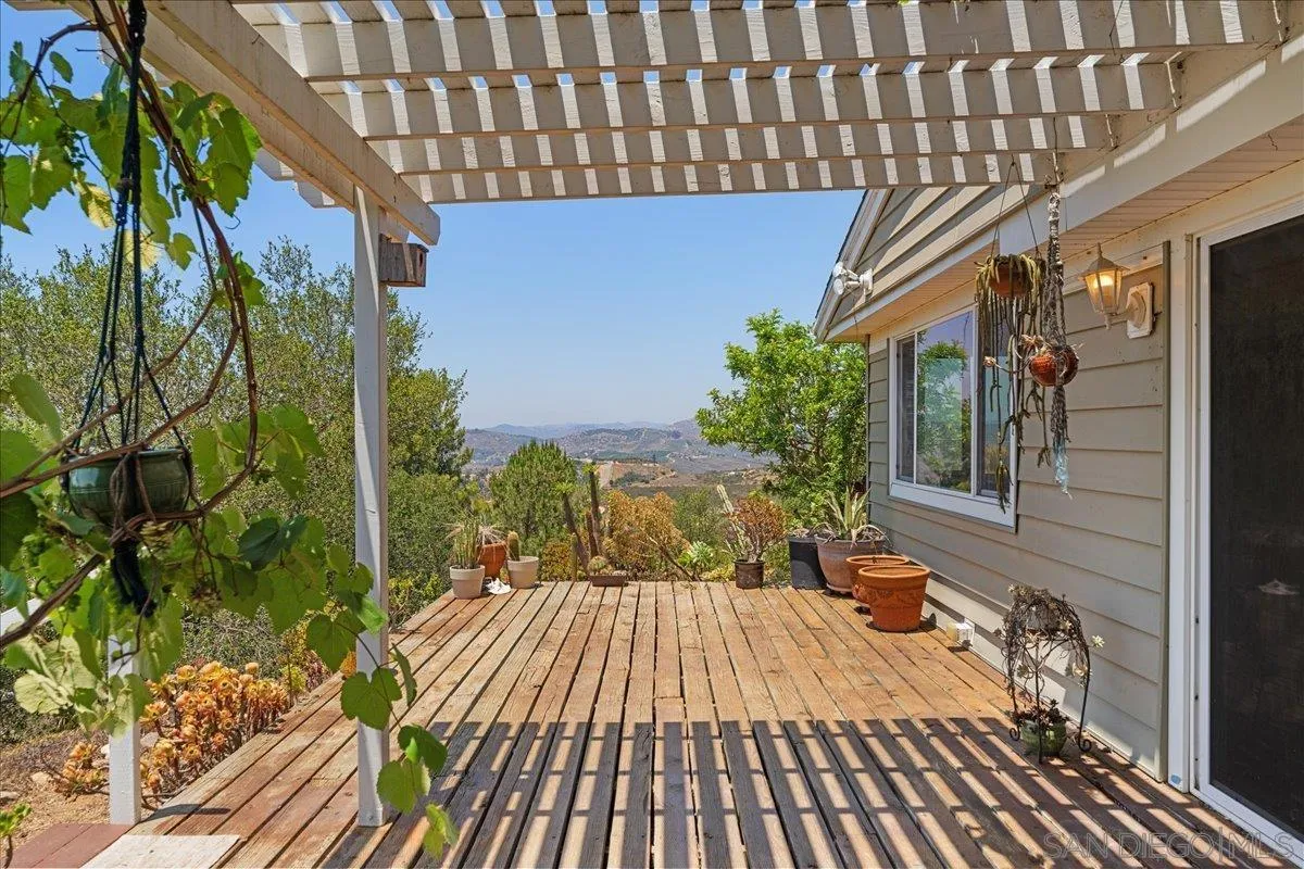 https://cdn.realtyfeed.com/cdn/127/250031927/b7f8a93e4d010381c365385be27d20b8.webp