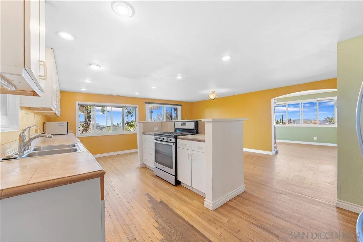 https://cdn.realtyfeed.com/cdn/127/250031927/ca1db70fd0bbba62f55dd043b0150975.webp
