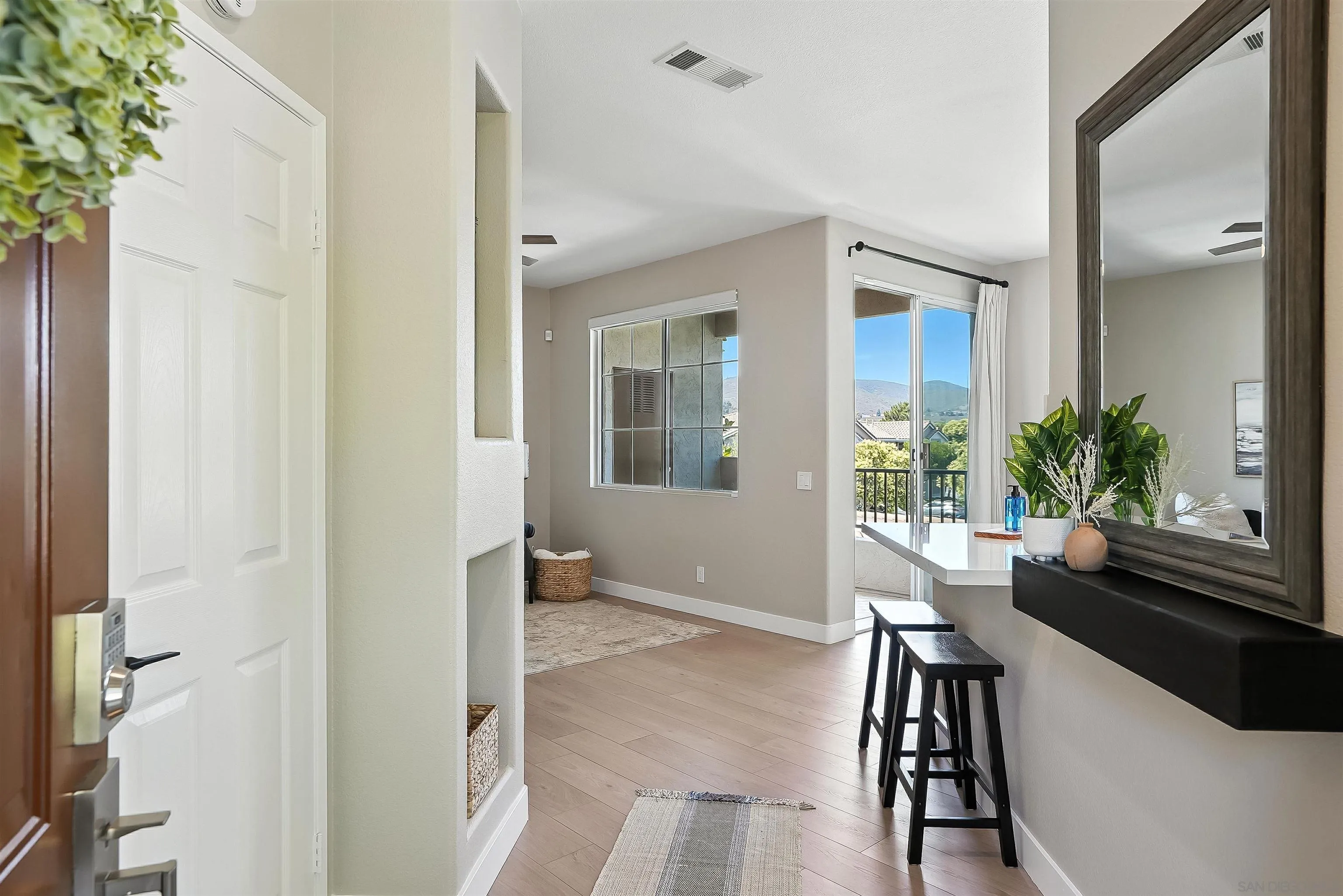 Photo #2: 250031928 Listing 