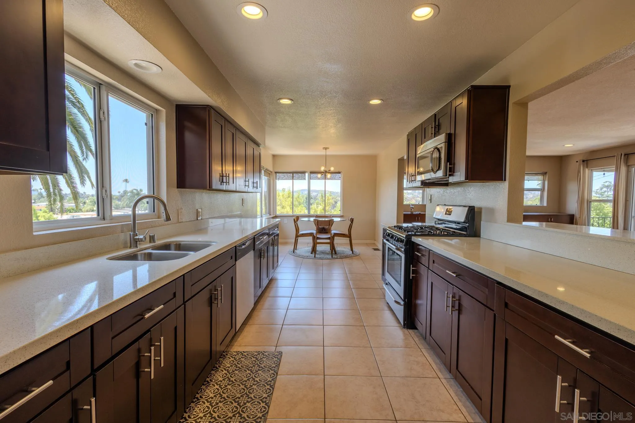 https://cdn.realtyfeed.com/cdn/127/250031952/38c94106a0cef3e111ed80dbbc313bb0.webp